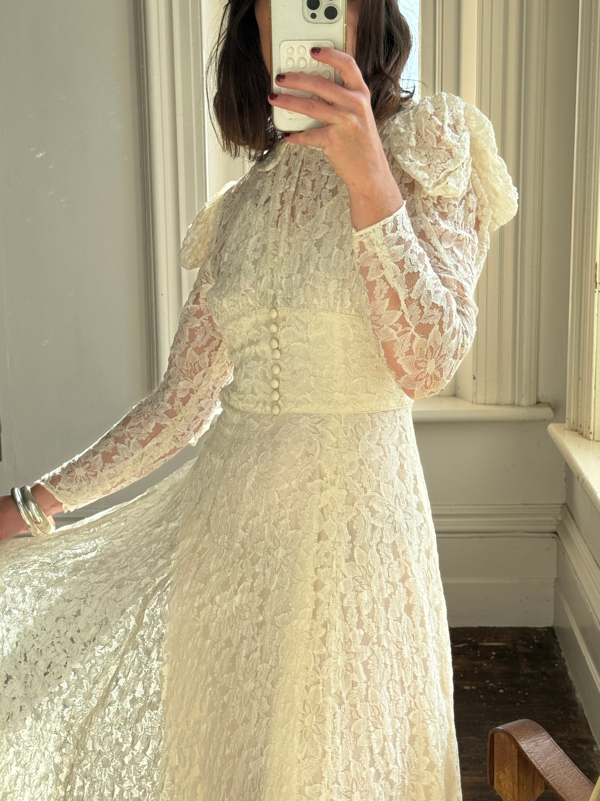 Vintage 40s Collared Lace Wedding Gown With Train