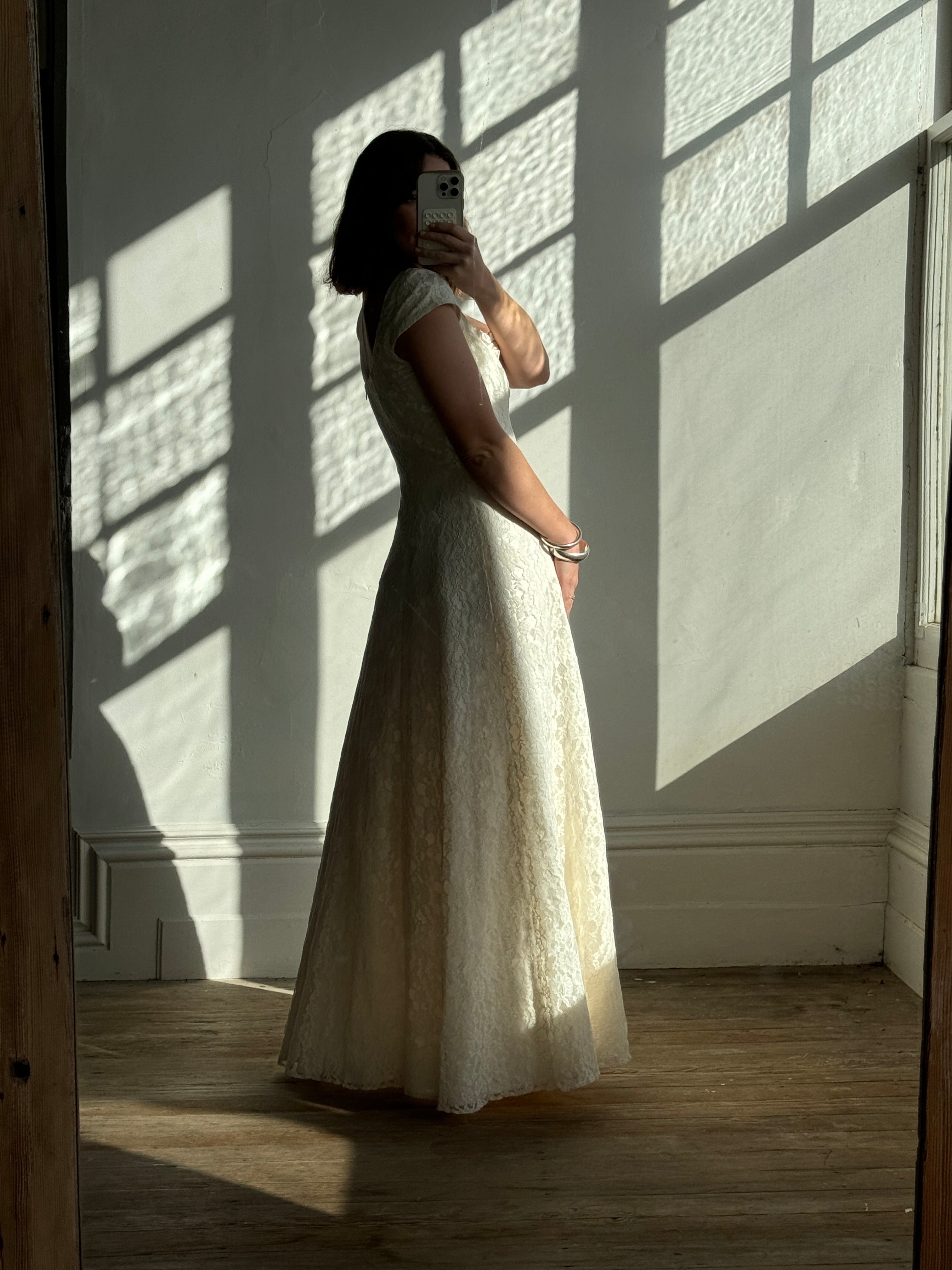 Vintage 90s Classic Cap Sleeve Wedding Dress with Rosettes