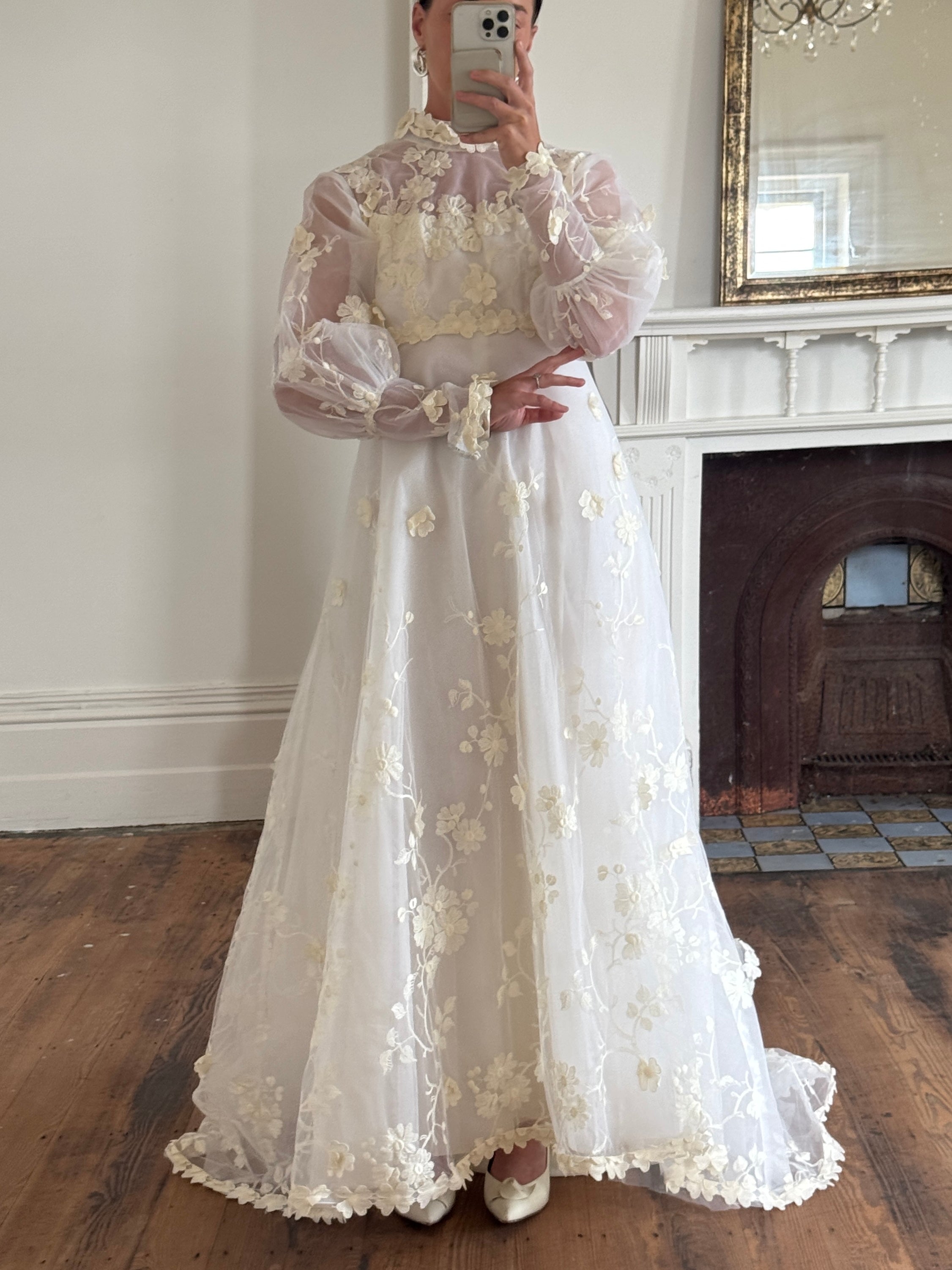 Vintage 60s 3D Creme Floral Applique Wedding Dress