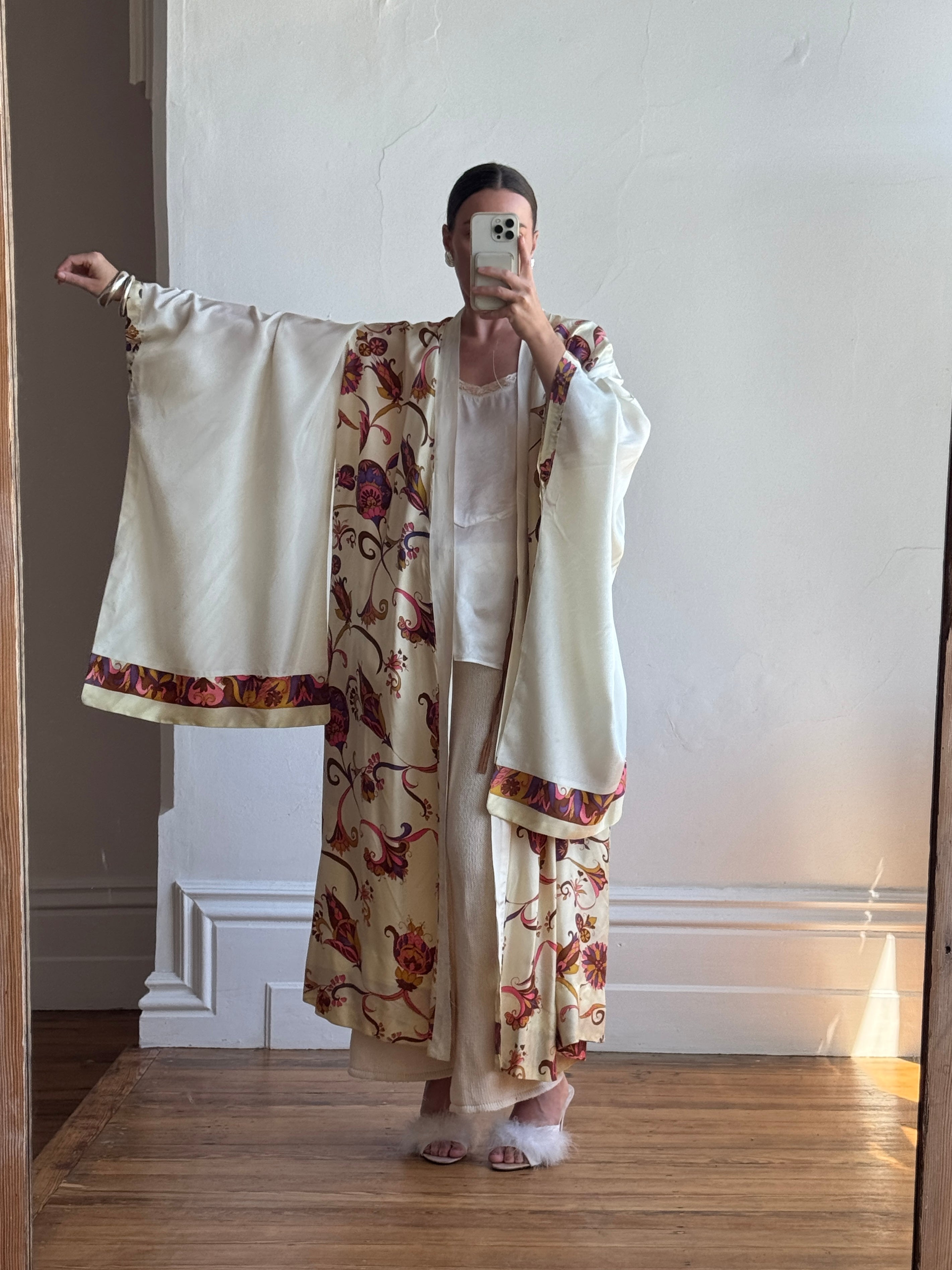 Vintage 70s Cream Oriental Floral Robe