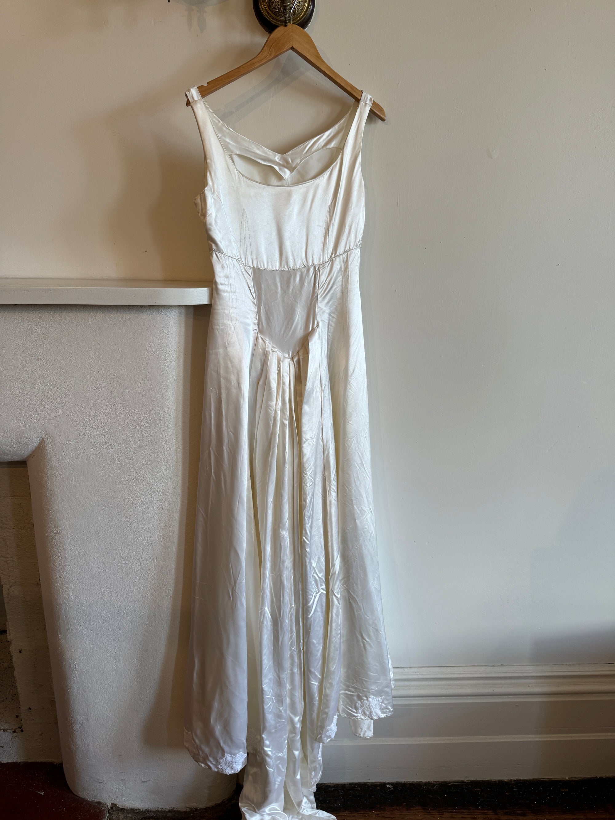 Vintage 30s Satin Sweetheart Wedding Dress with Train
