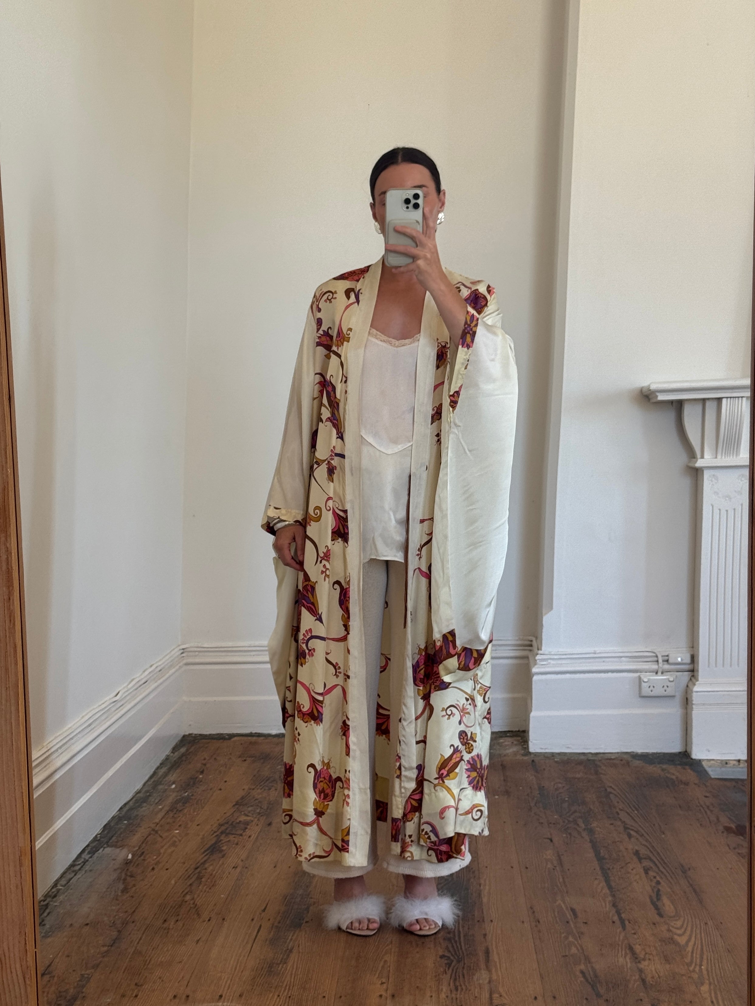 Vintage 70s Cream Oriental Floral Robe