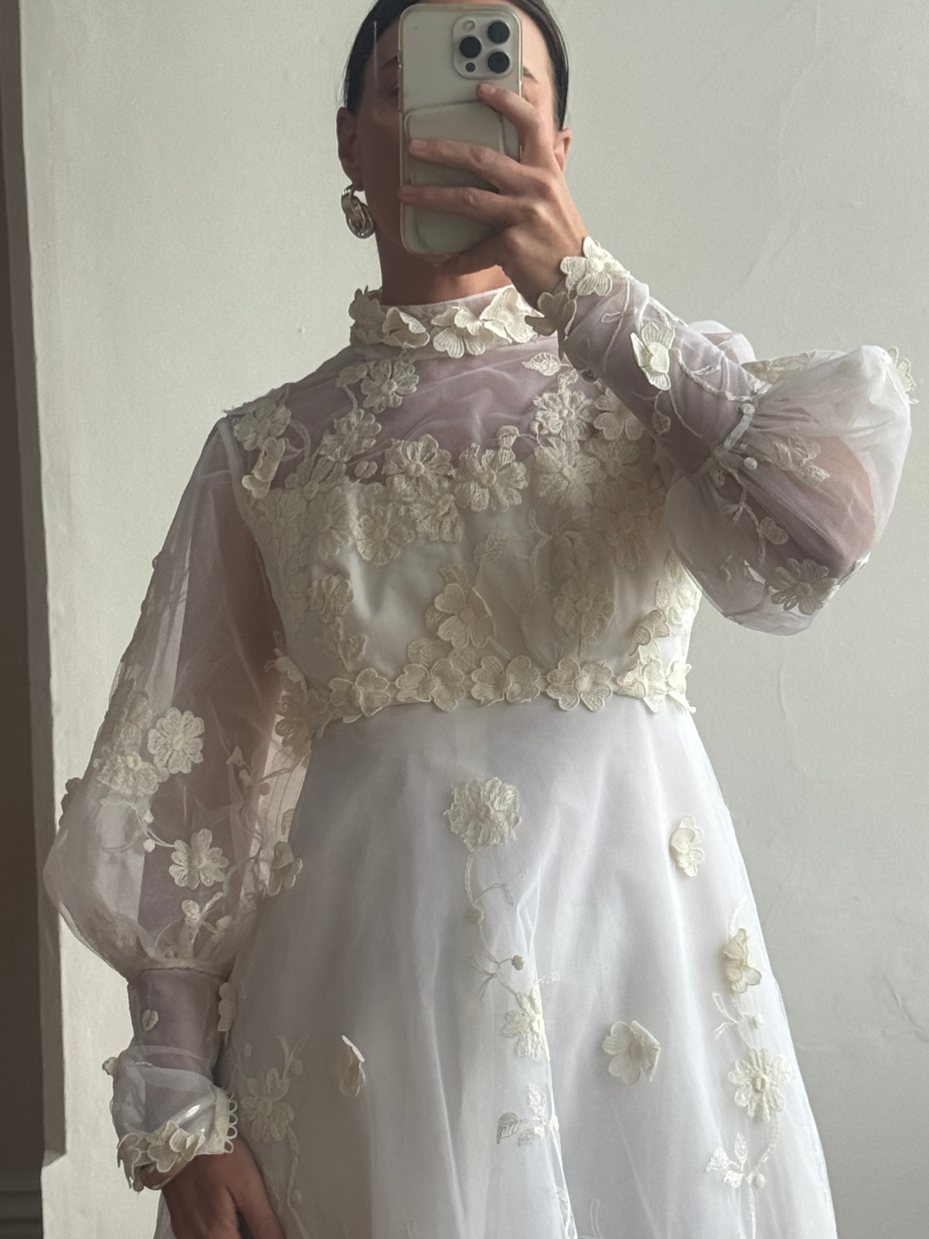 Vintage 60s 3D Creme Floral Applique Wedding Dress