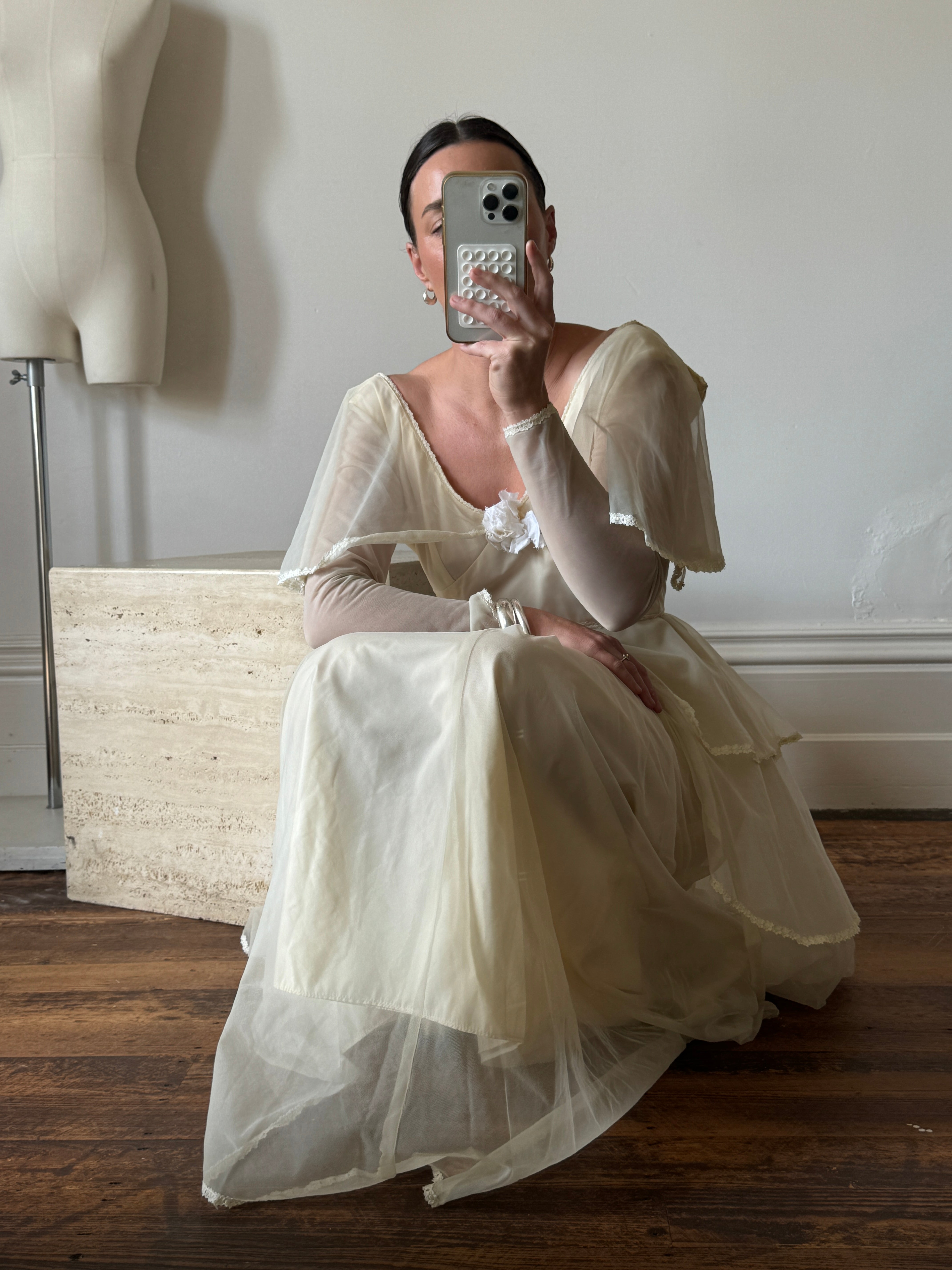 Vintage 60s Tiered Waterfall Wedding Dress Creme