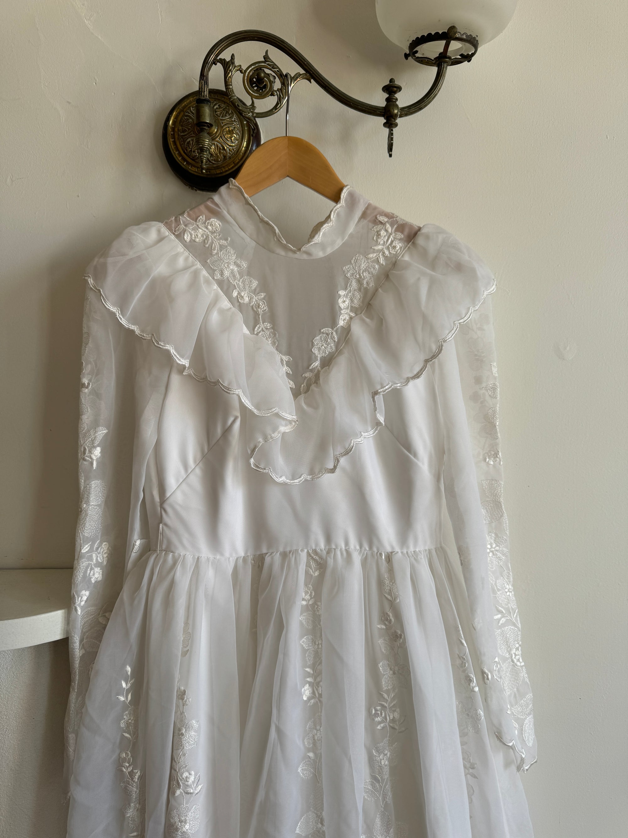 Vintage 80s Prarie Long Sleeved Wedding Dress with Floral Embroidery