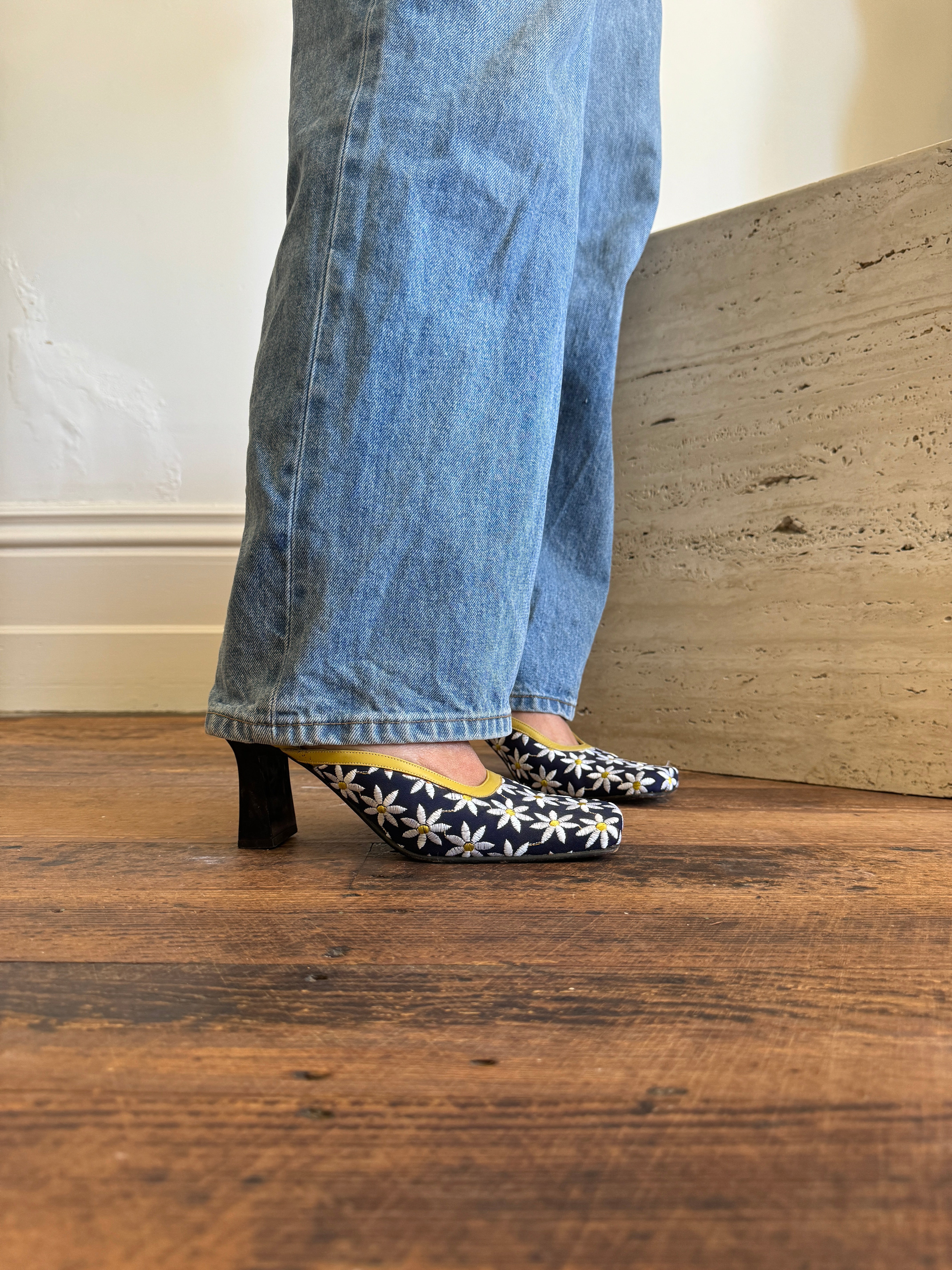 Vintage Y2K Leather Square Toe Daisy Mules
