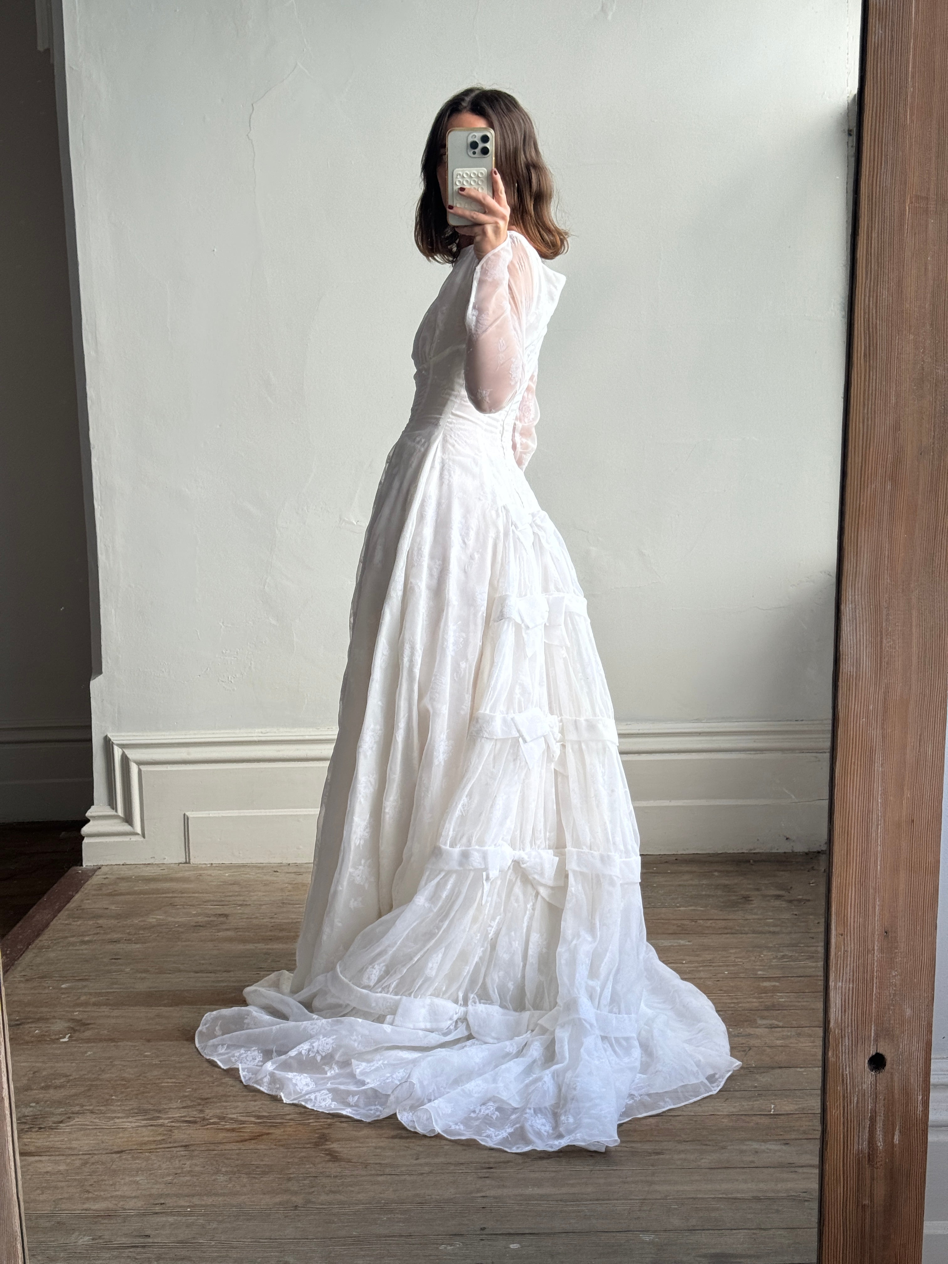 Vintage 50s Flocked Velvet Jacquard Wedding Gown with Bow Train