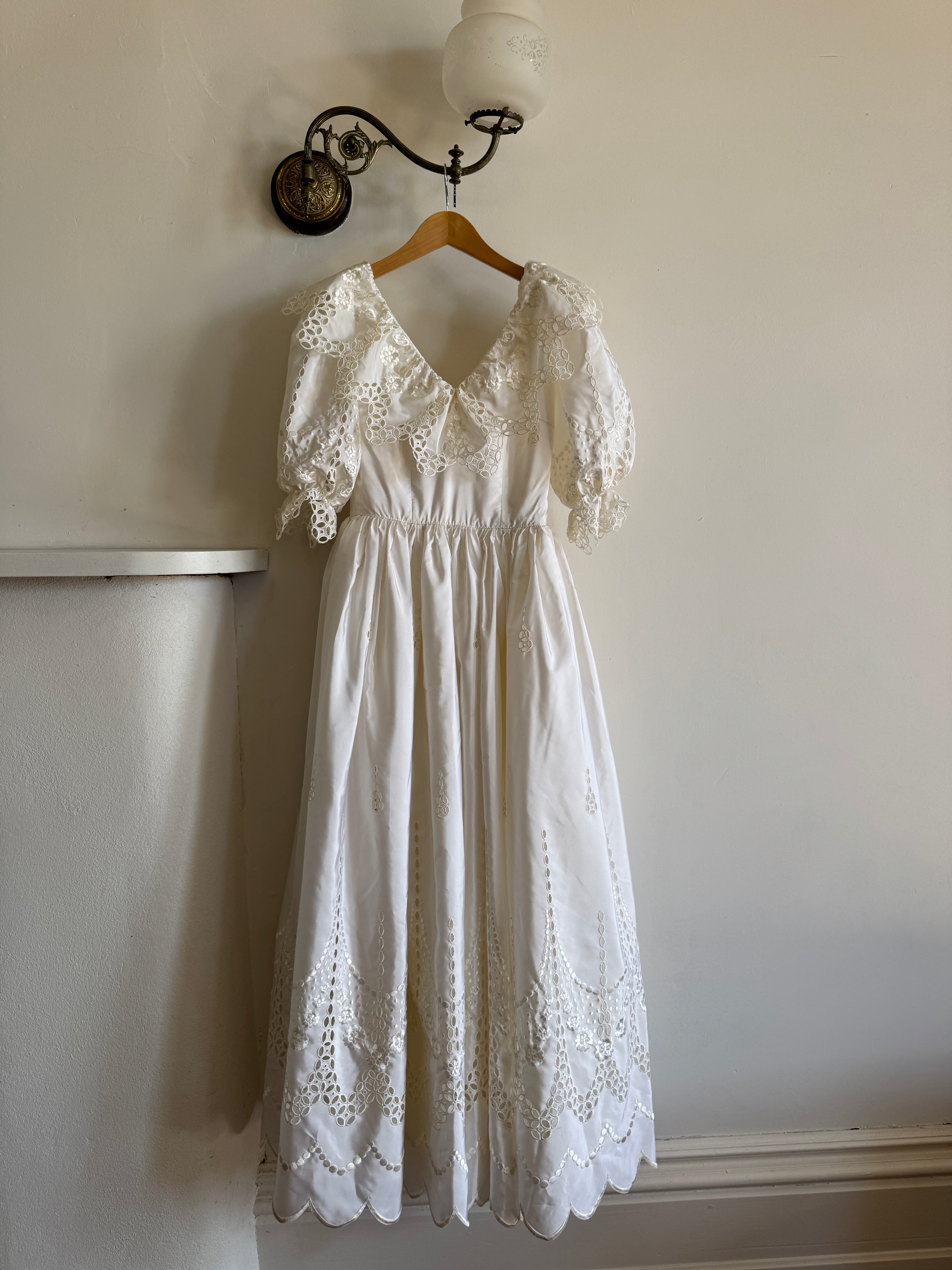 Vintage 70s Broderie Anglaise Frill Wedding Dress Ivory