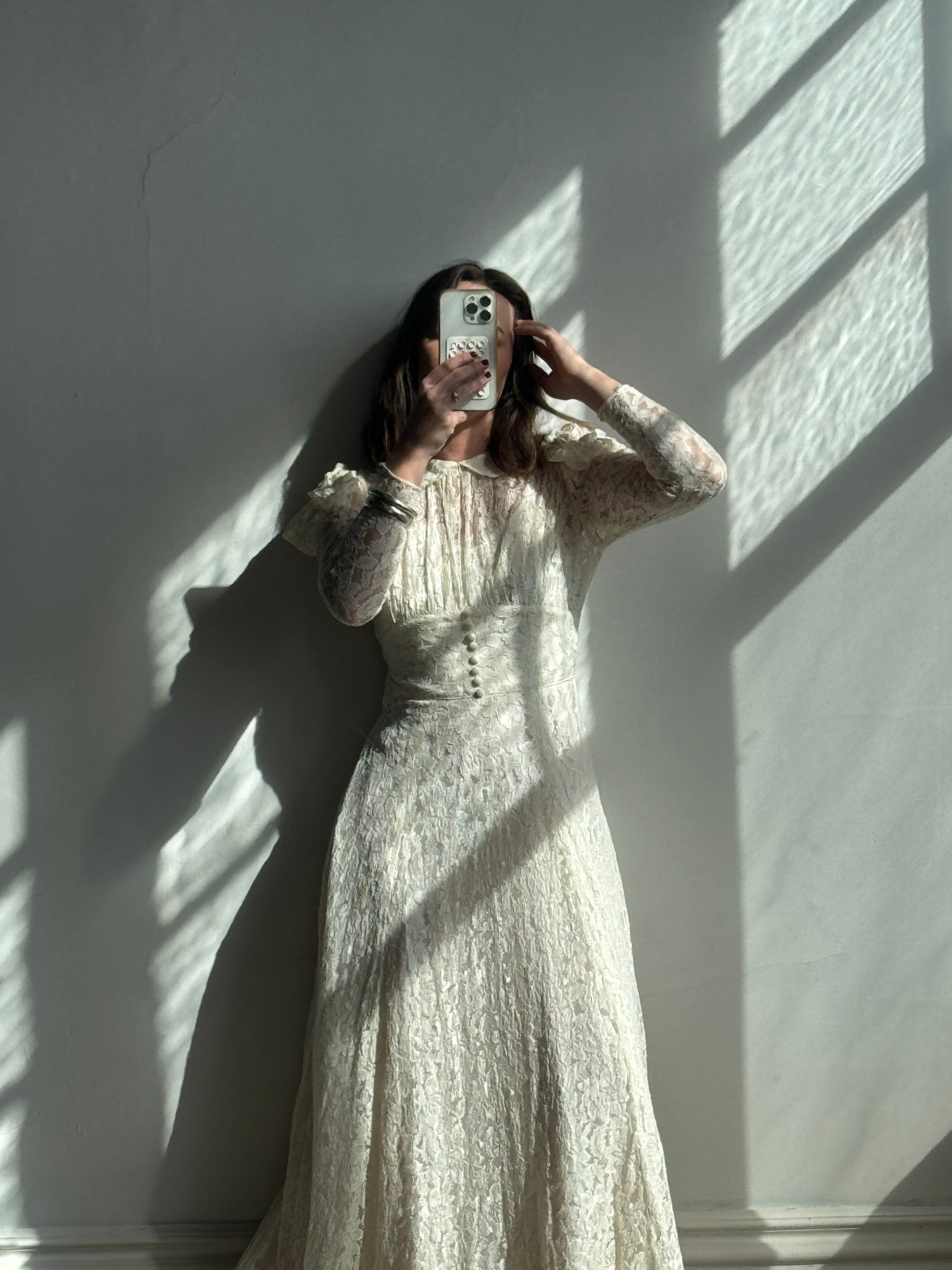 Vintage 40s Collared Lace Wedding Gown With Train