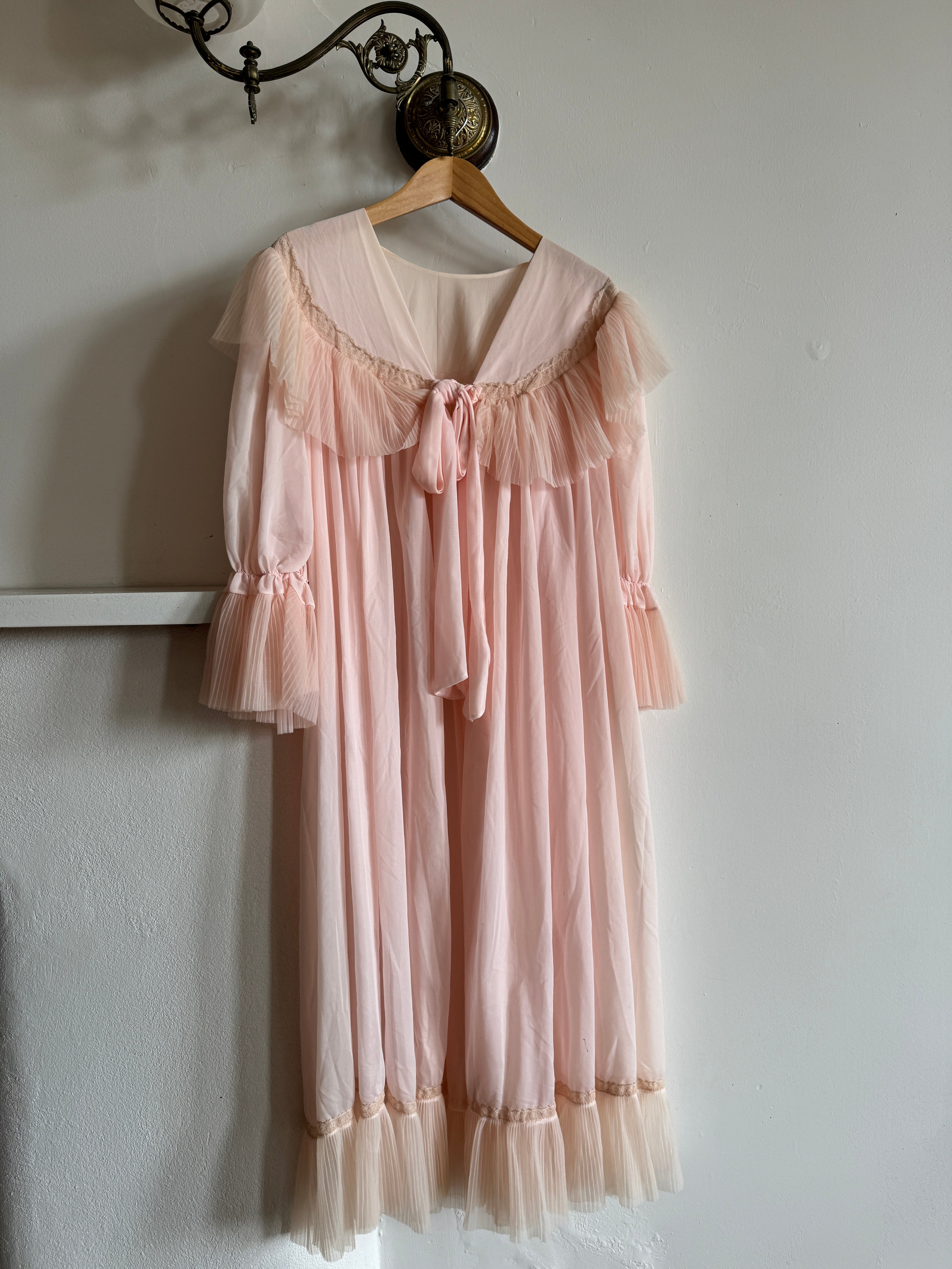 Vintage Pink Pleated Frill Tie Peignoir Cape