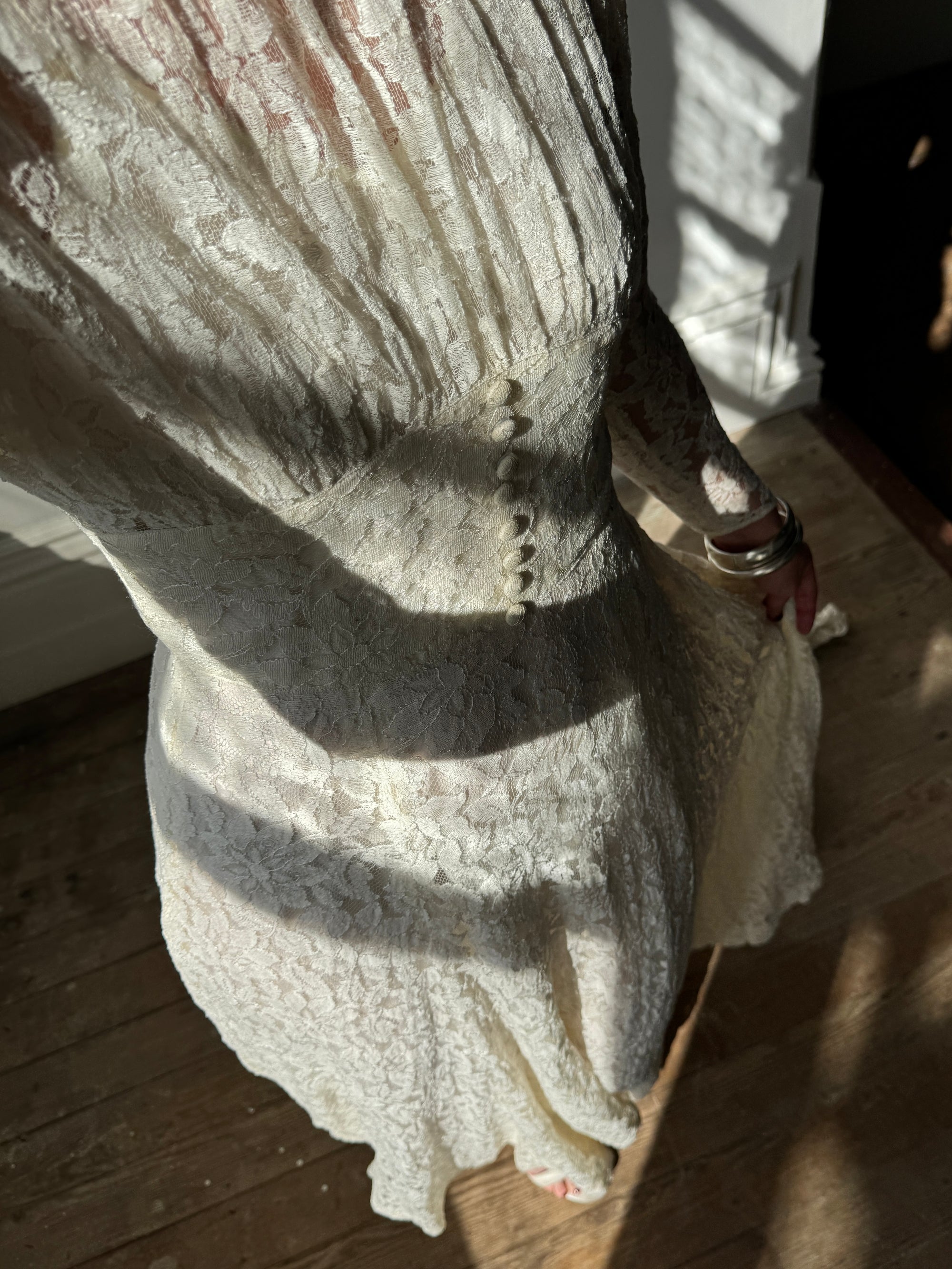 Vintage 40s Collared Lace Wedding Gown With Train