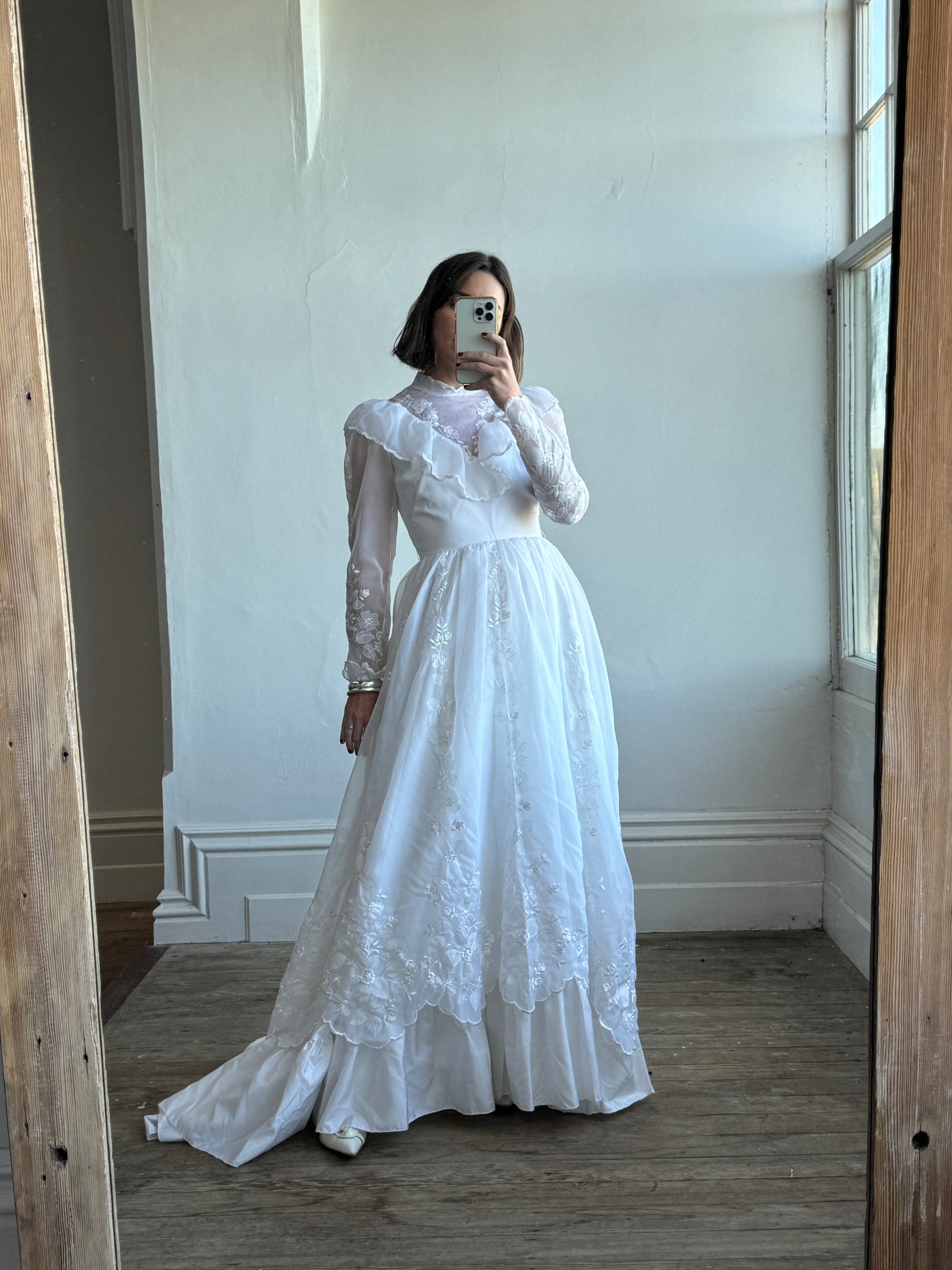 Vintage 80s Prarie Long Sleeved Wedding Dress with Floral Embroidery