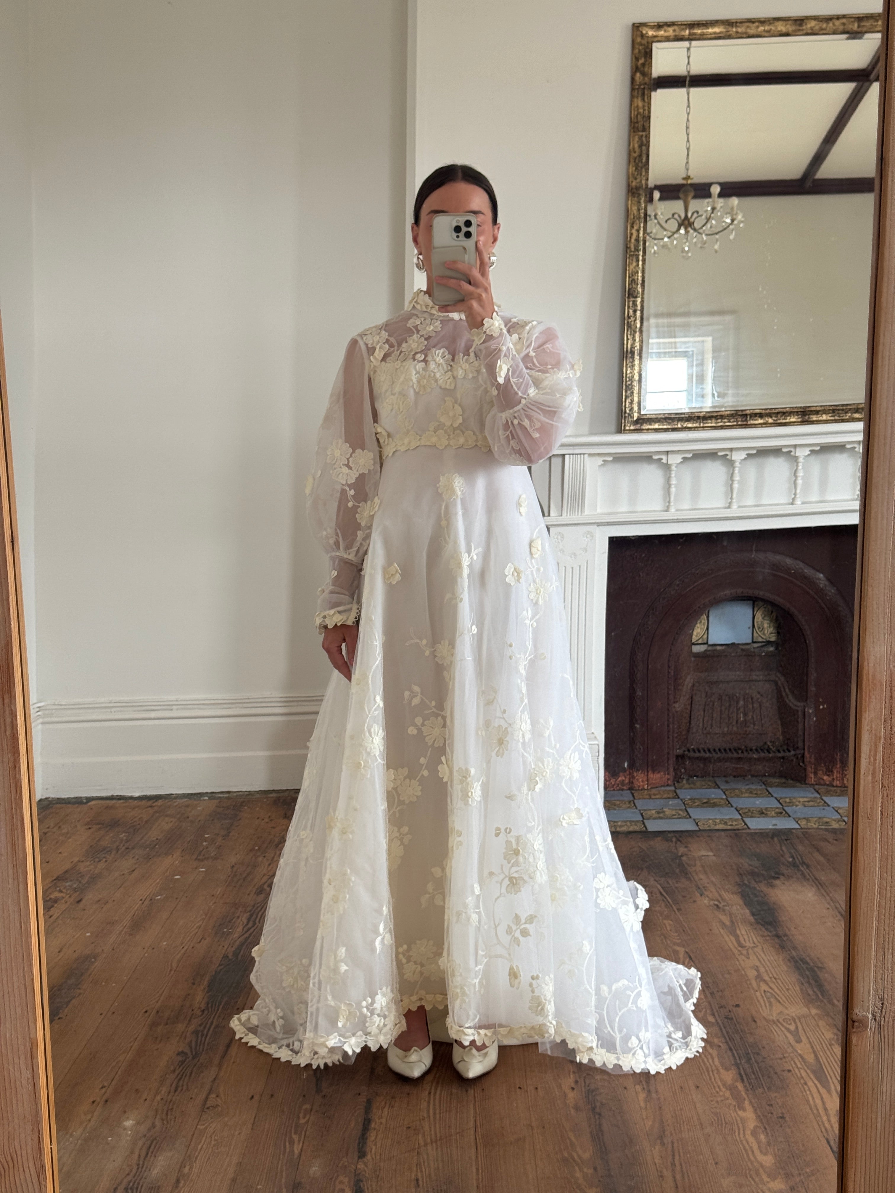 Vintage 60s 3D Creme Floral Applique Wedding Dress