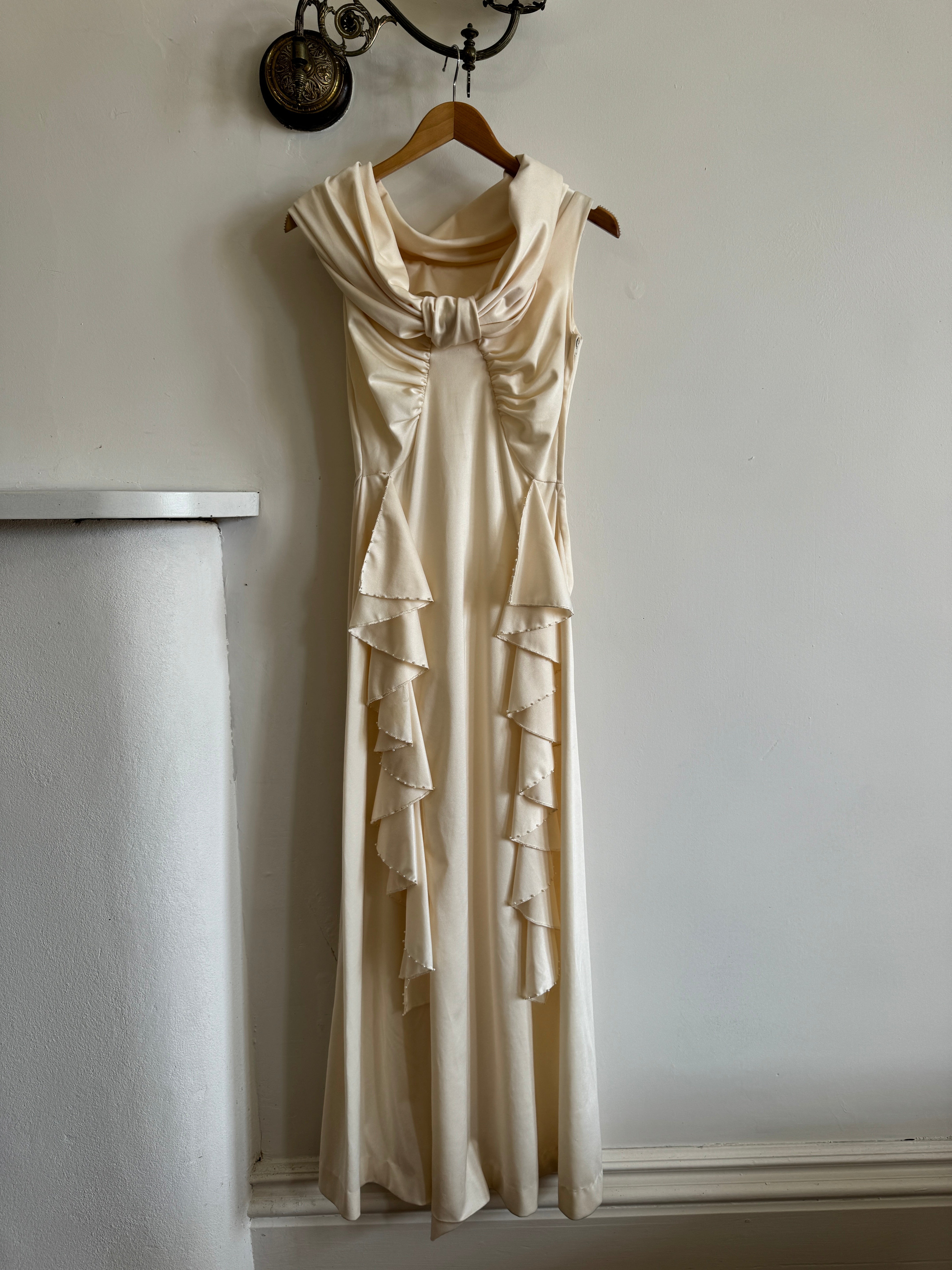 Vintage Stretch Ruffle Boat Neck Wedding Dress