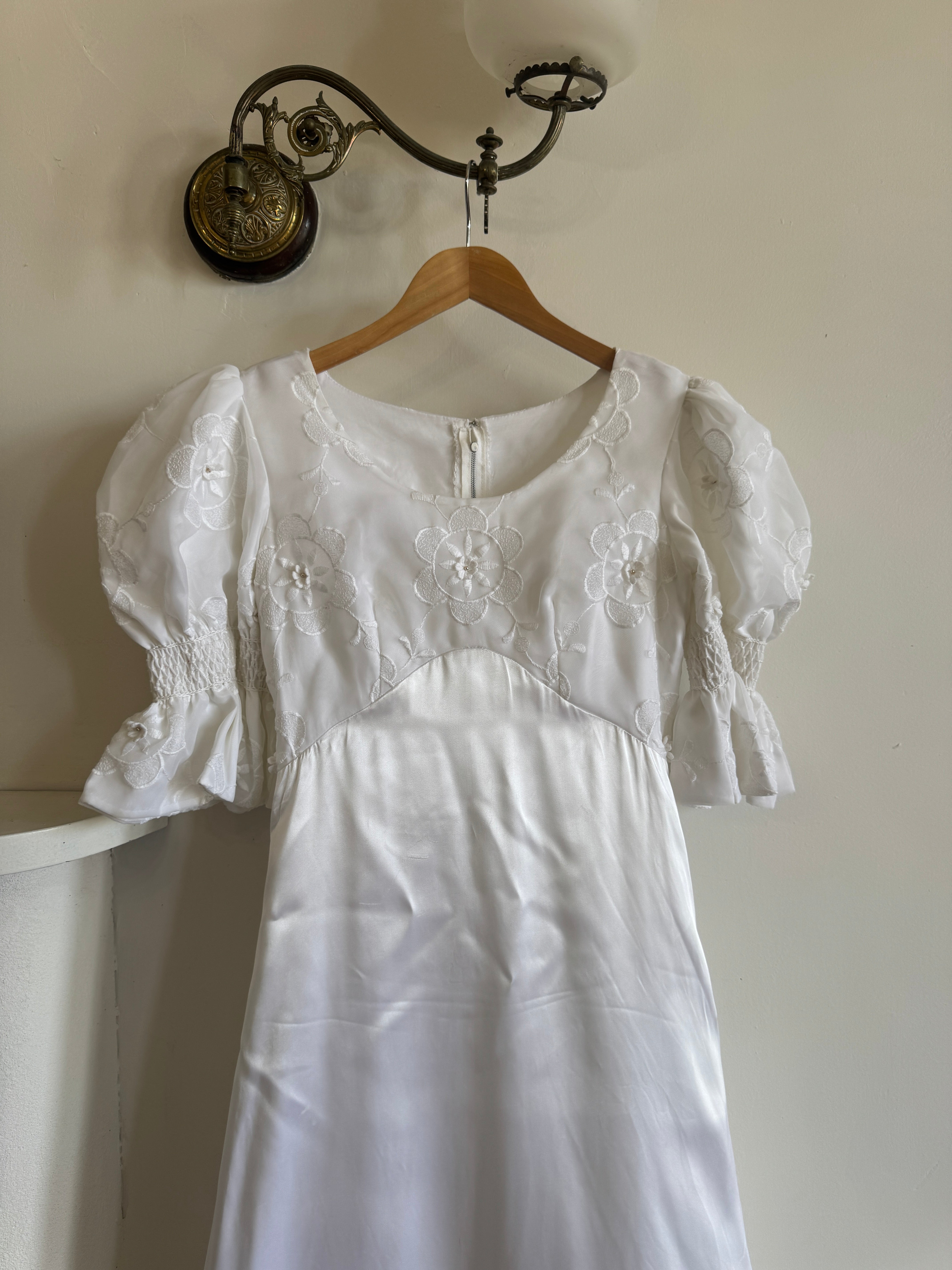 Vintage 60s Puff Sleeve Romantic Wedding Dress