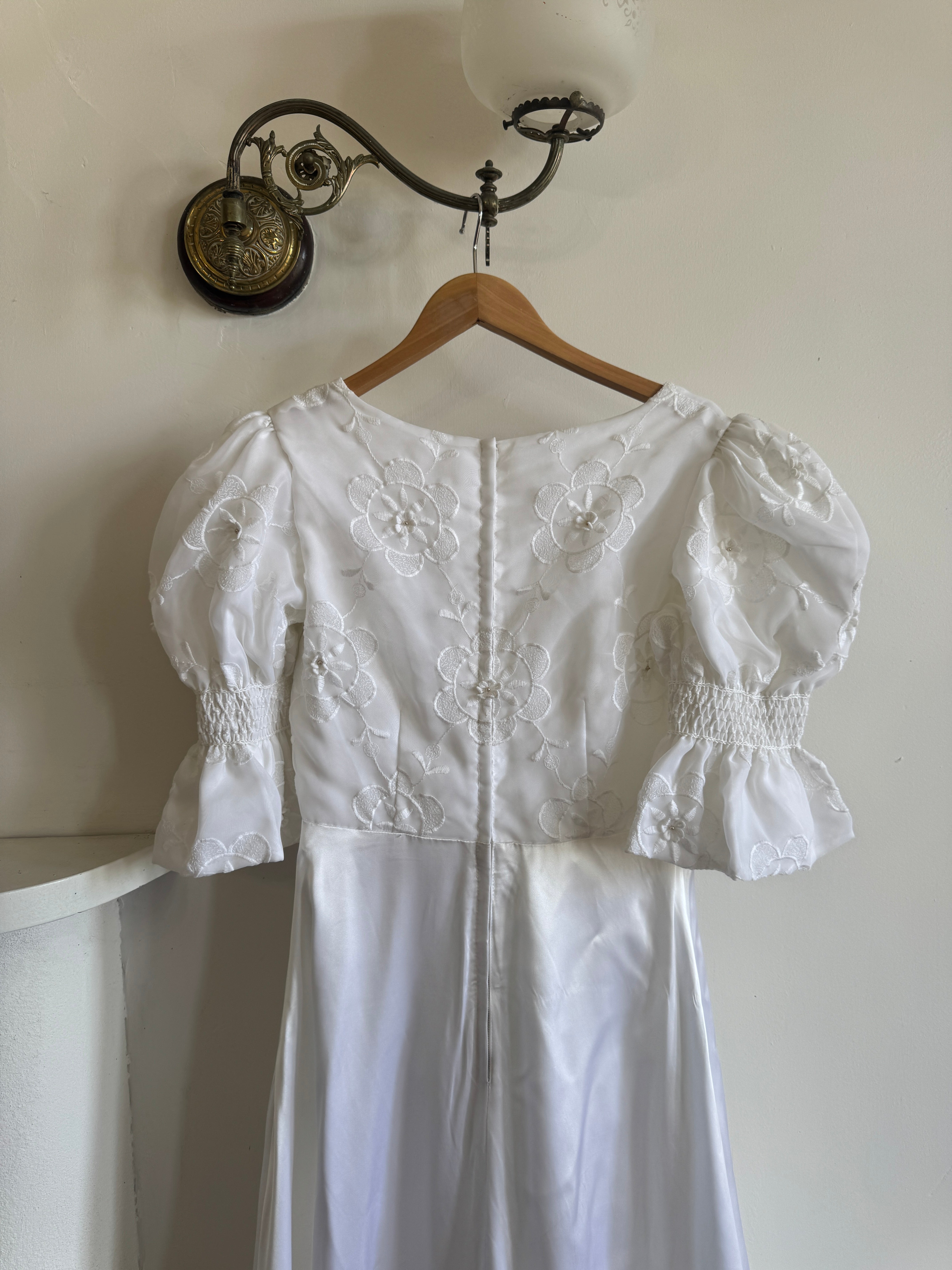 Vintage 60s Puff Sleeve Romantic Wedding Dress
