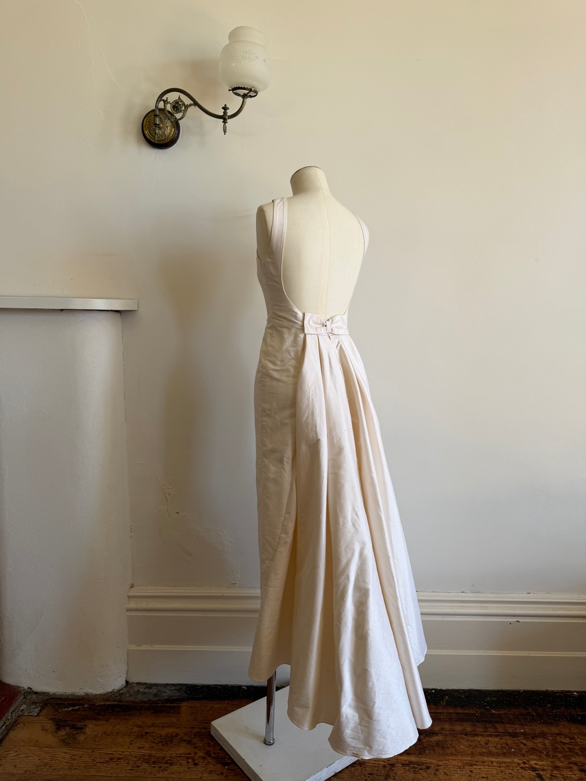 Vintage 90s Raw Silk Backless Bow Wedding Dress