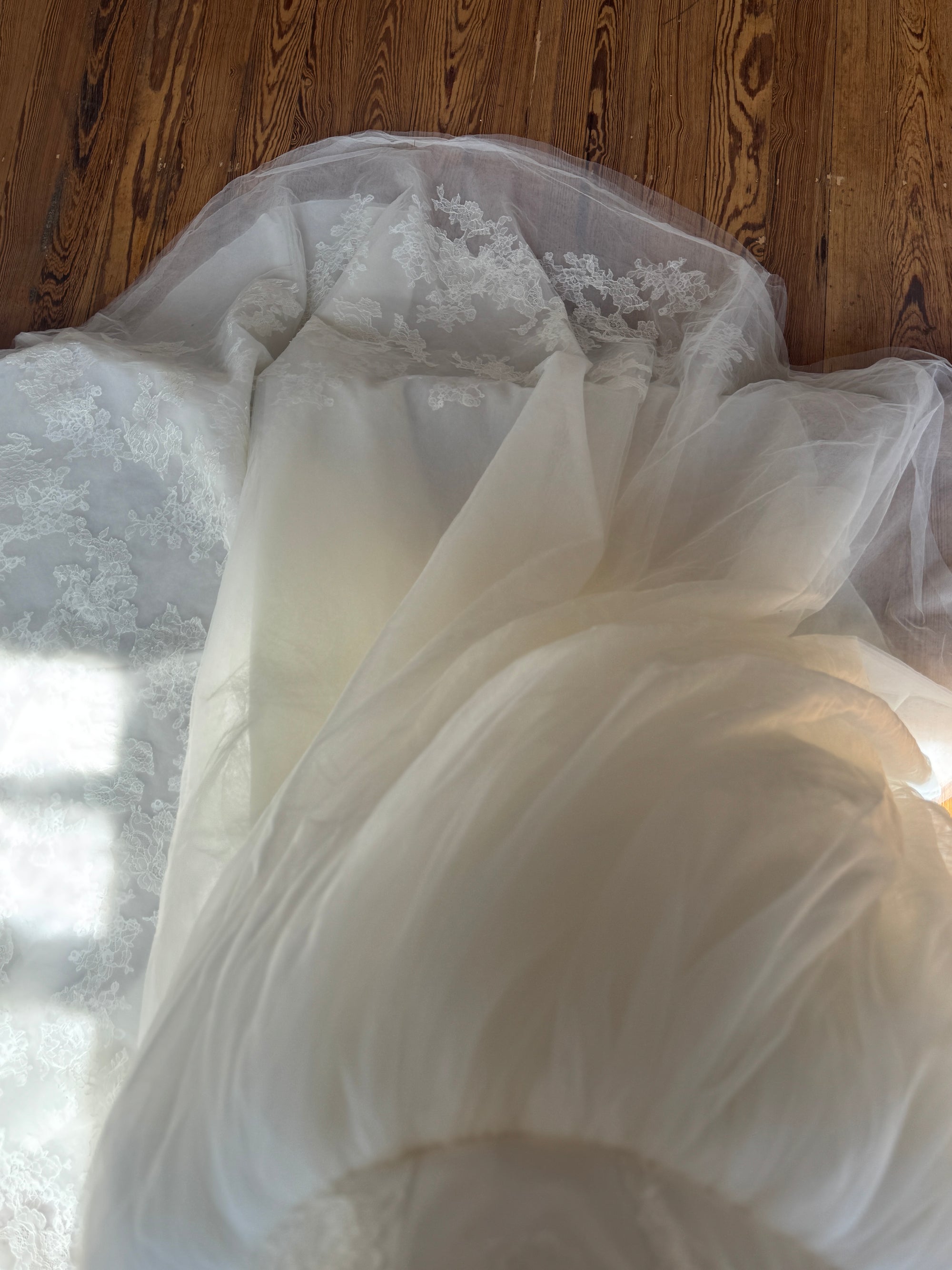 Vintage Y2K Vera Wang Princess Tulle Strapless Wedding Gown