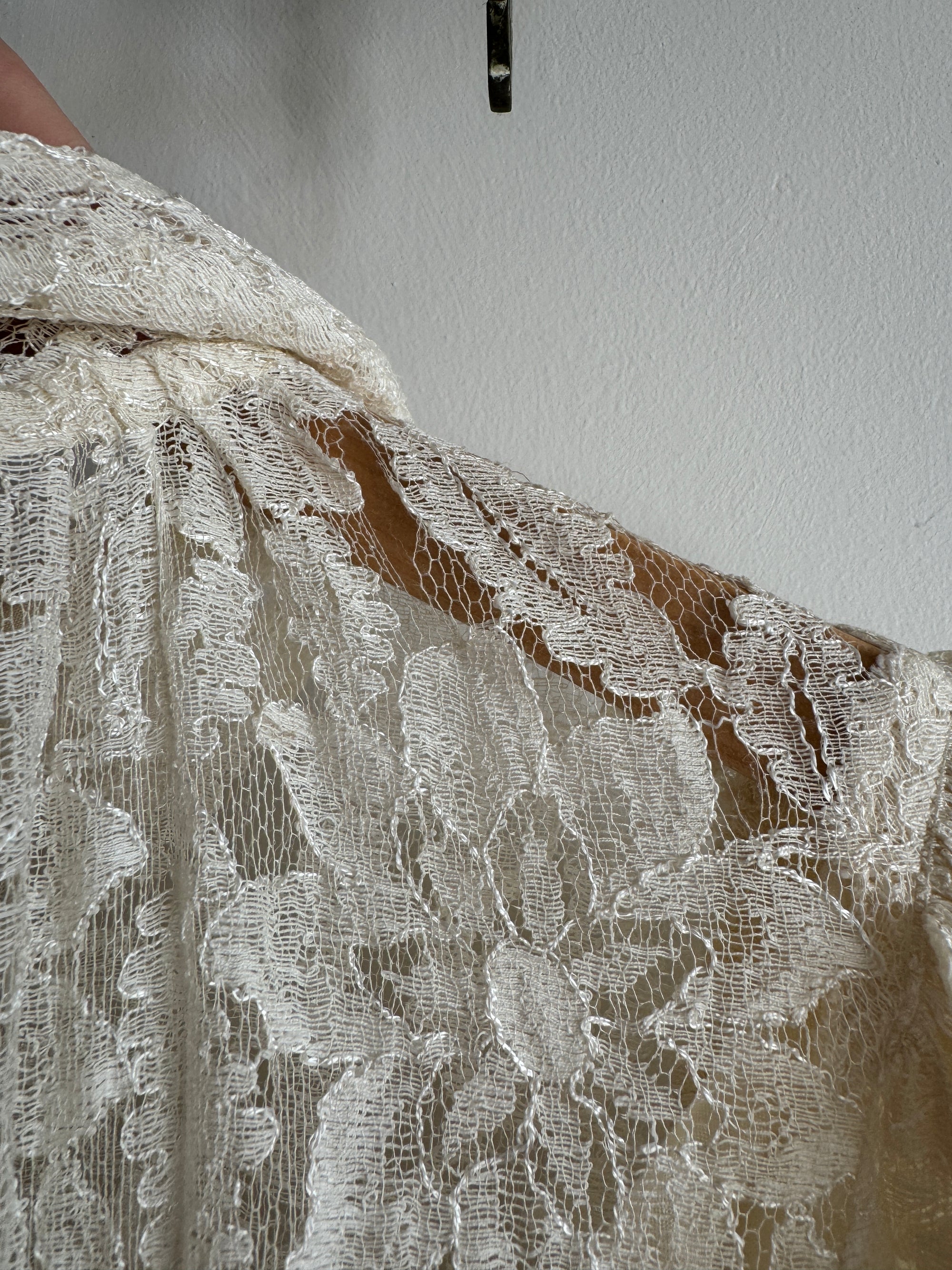 Vintage 40s Collared Lace Wedding Gown With Train