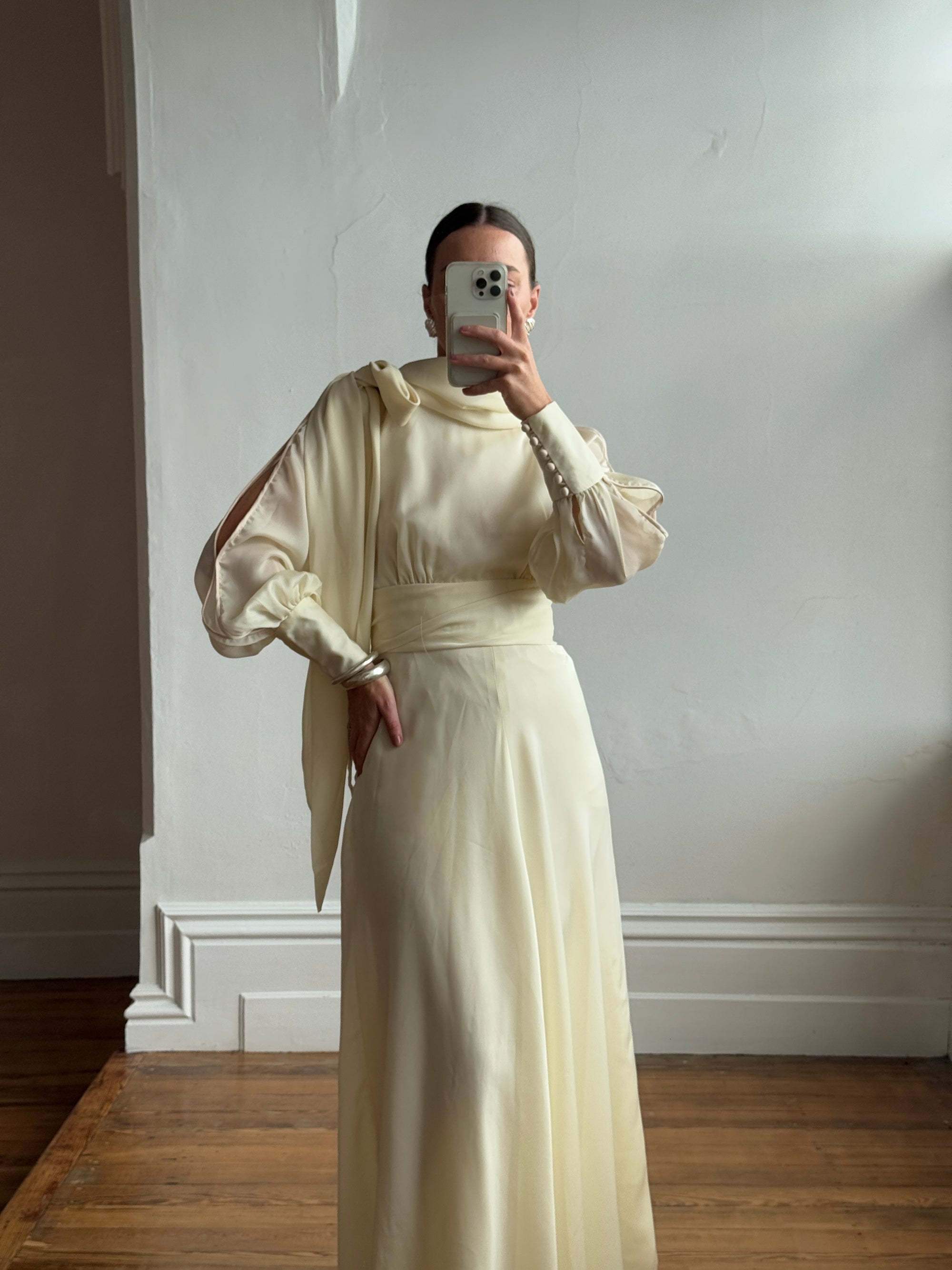 Vintage 60s Boat Neck Pussybow Wedding Dress