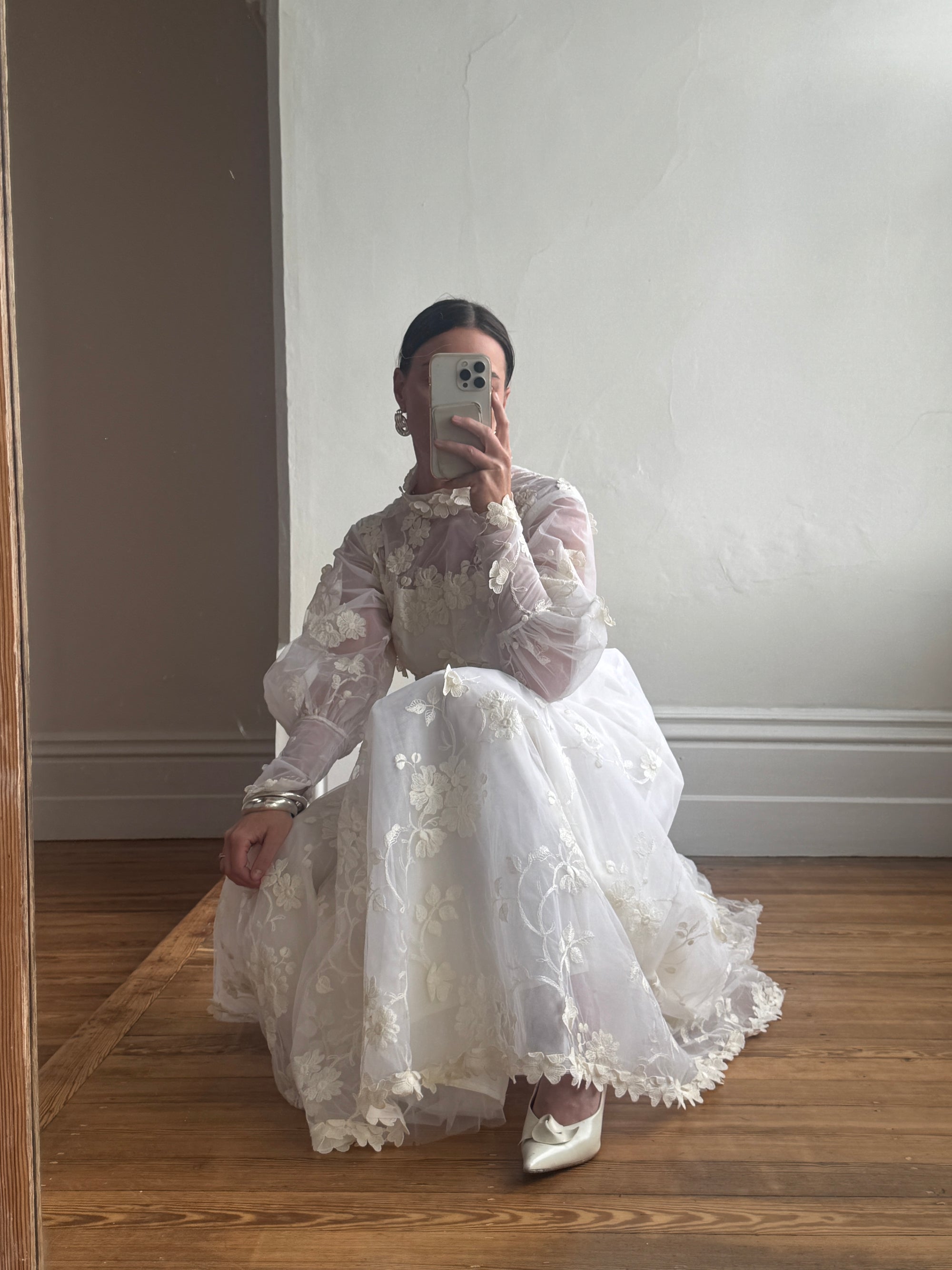 Vintage 60s 3D Creme Floral Applique Wedding Dress