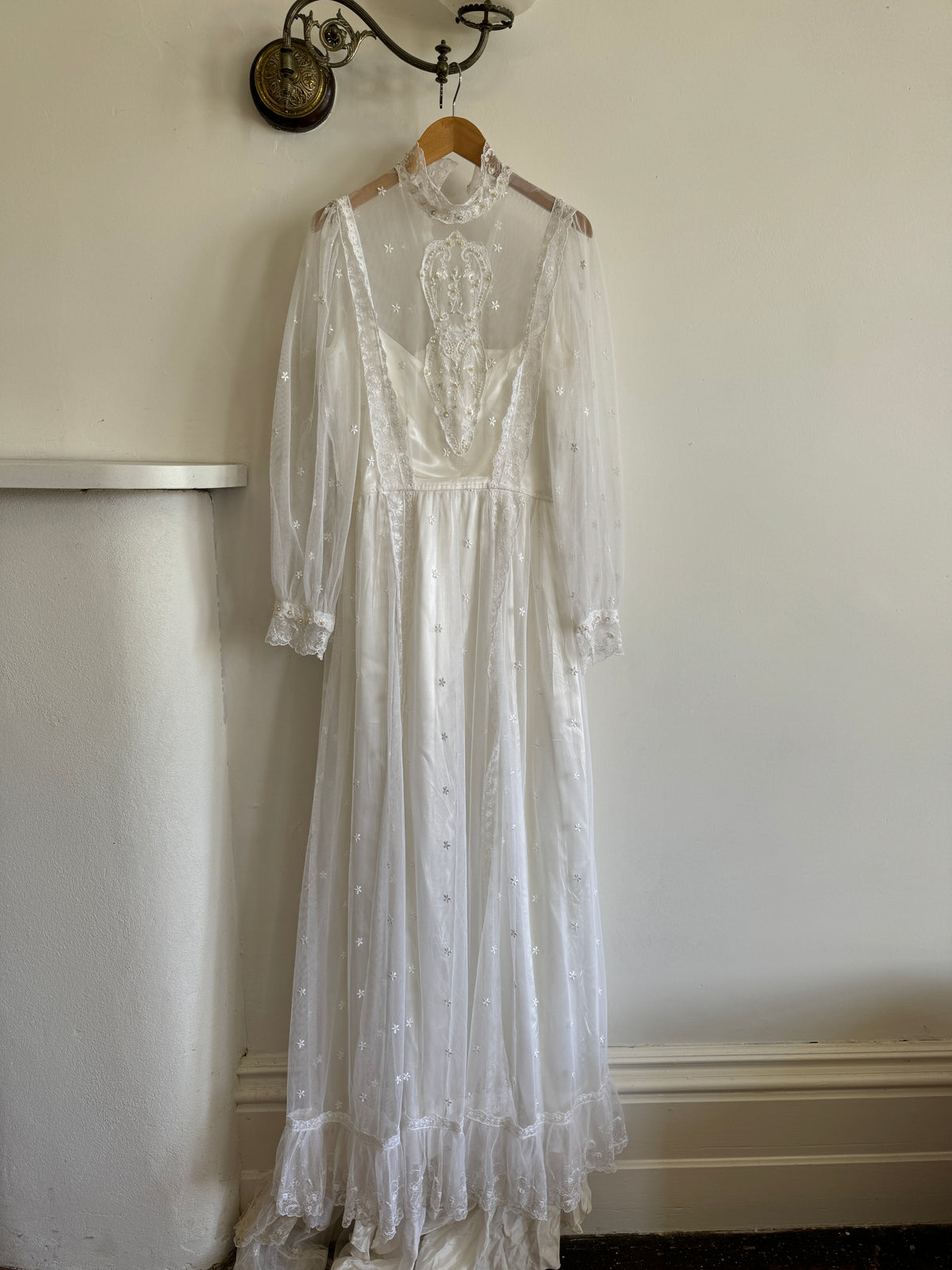 Vintage 70s Lace Daisy Long Sleeved Wedding Dress – Call Me The Breeze Vintage 70s Lace Daisy Long Sleeved Wedding Dress – Call Me The Breeze