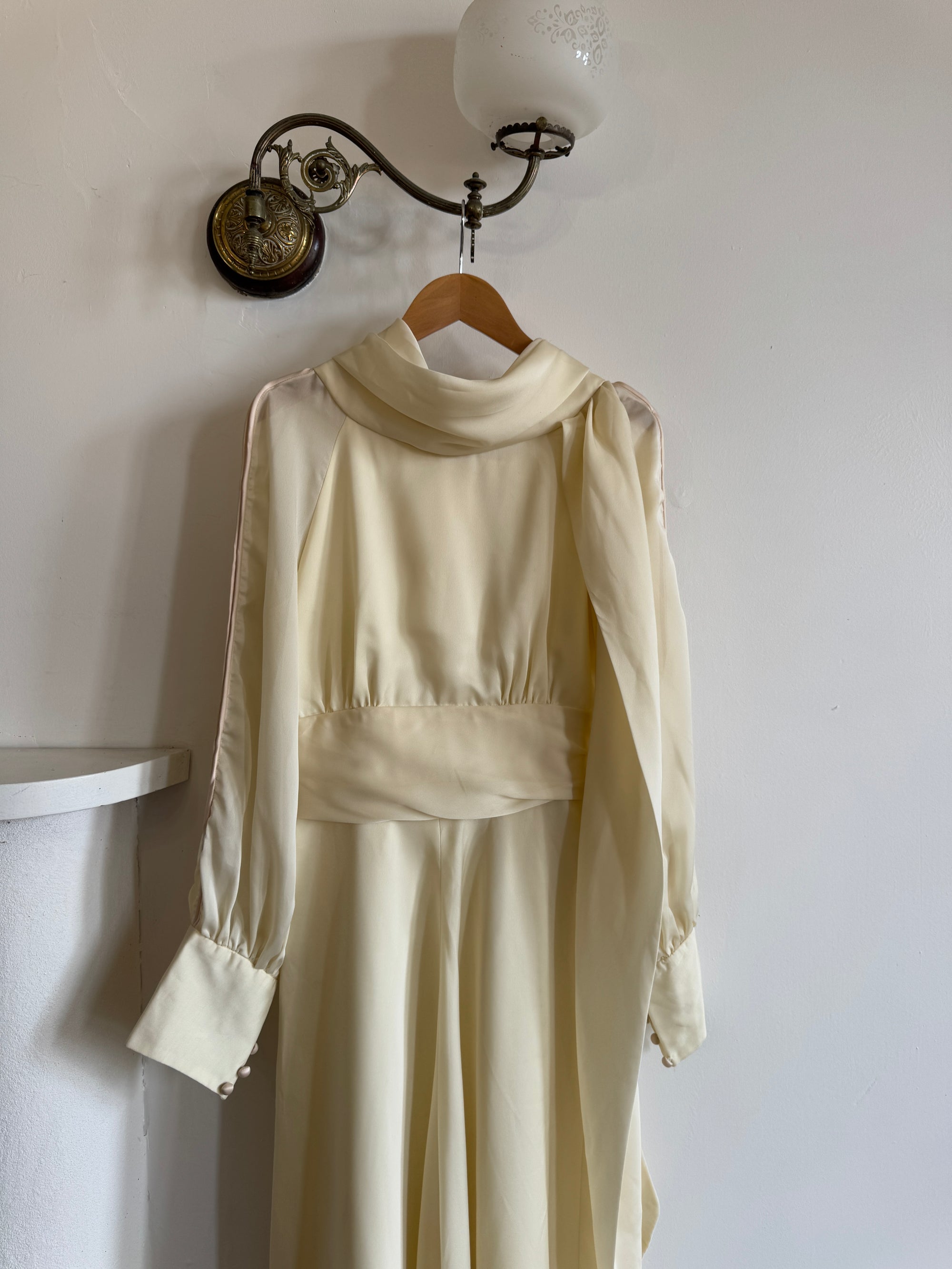 Vintage 60s Boat Neck Pussybow Wedding Dress