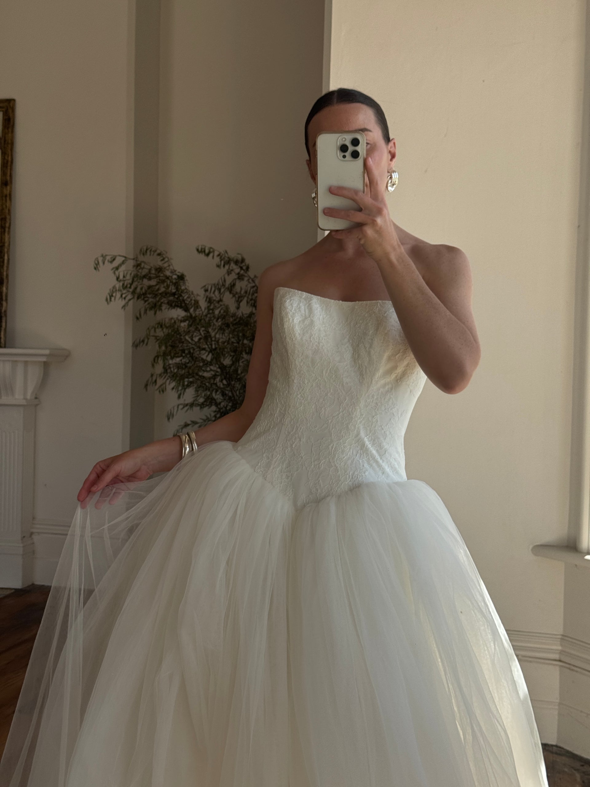 Vintage Y2K Vera Wang Princess Tulle Strapless Wedding Gown – Call Me The Breeze Vintage Y2K Vera Wang Princess Tulle Strapless Wedding Gown – Call Me The Breeze