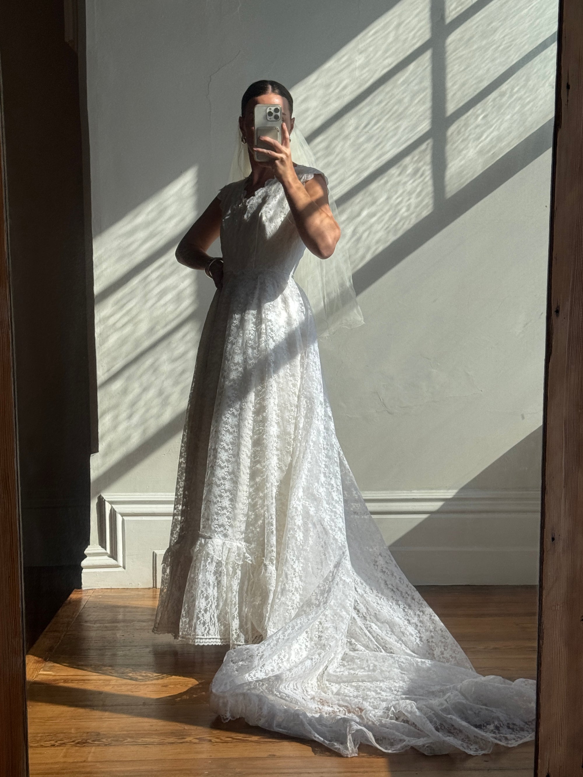 Vintage 60s Sleeveless Lace Wedding Gown With Train