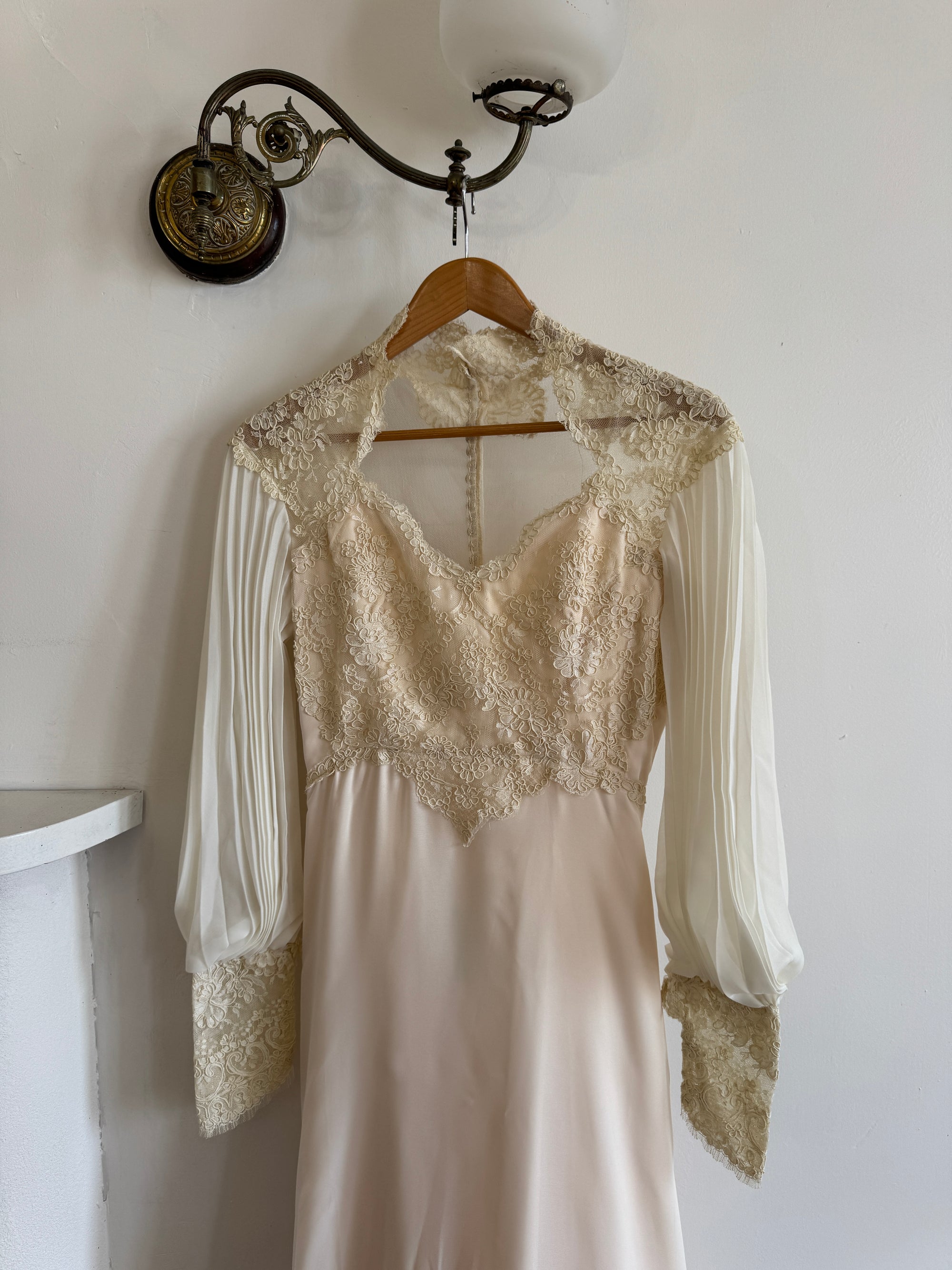 Vintage 70s Pleated Sleeve Lace Wedding Gown With Train Creme