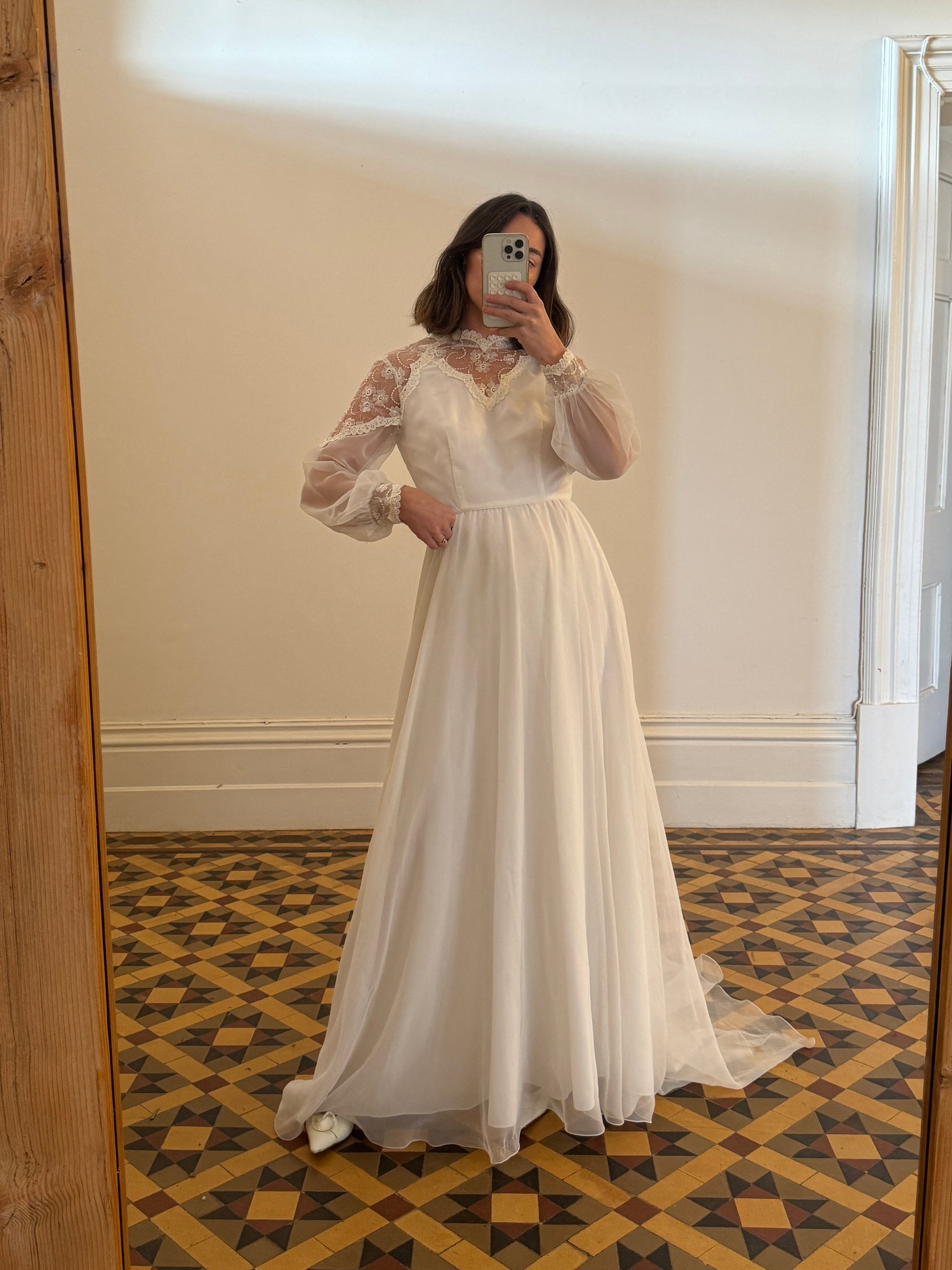 Vintage 70s Long Sleeved Boheme Bridal Dress Call Me The Breeze Vintage 70s Long Sleeved Boheme Bridal Dress Call Me The Breeze