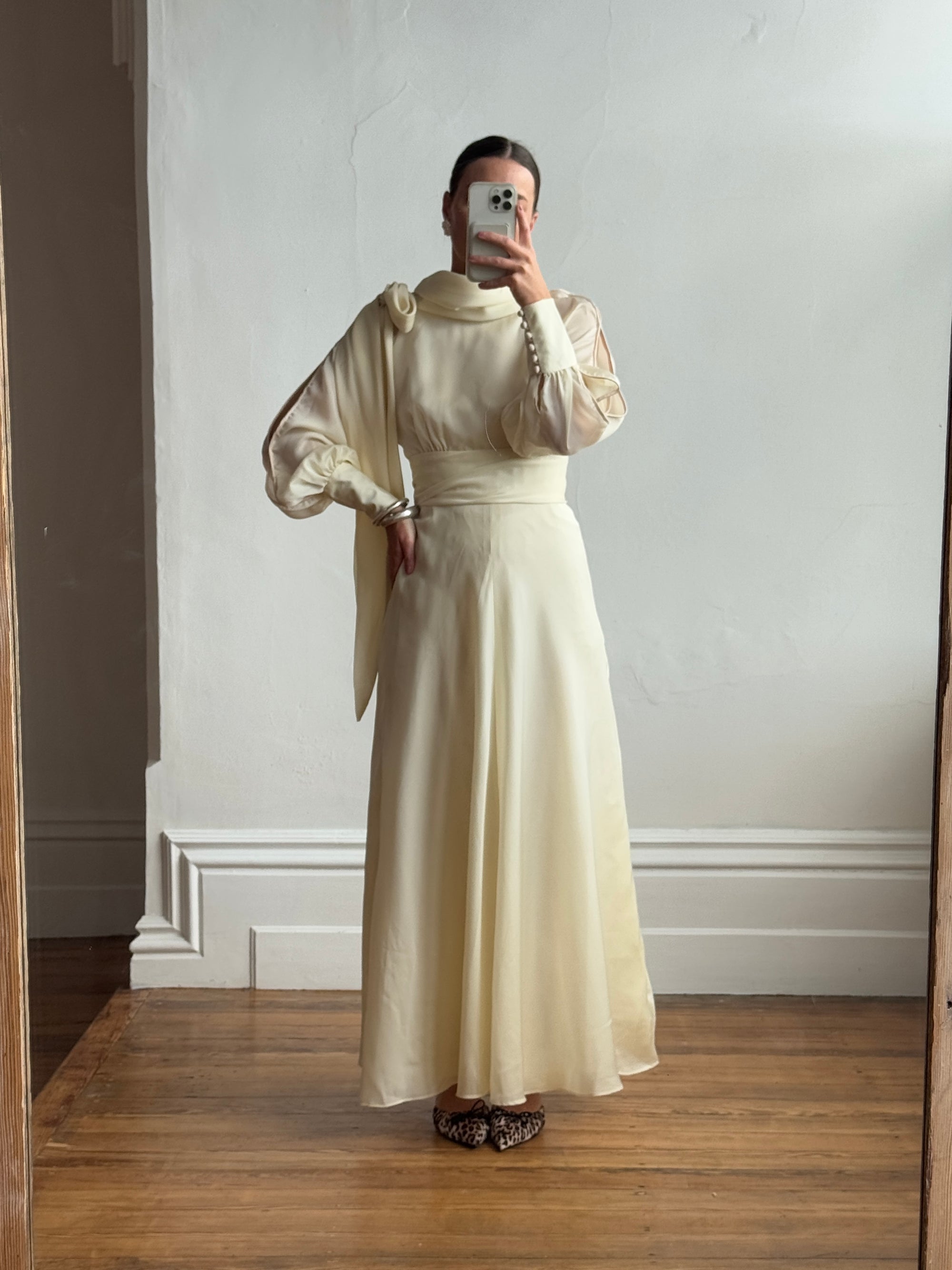 Vintage 60s Boat Neck Pussybow Wedding Dress