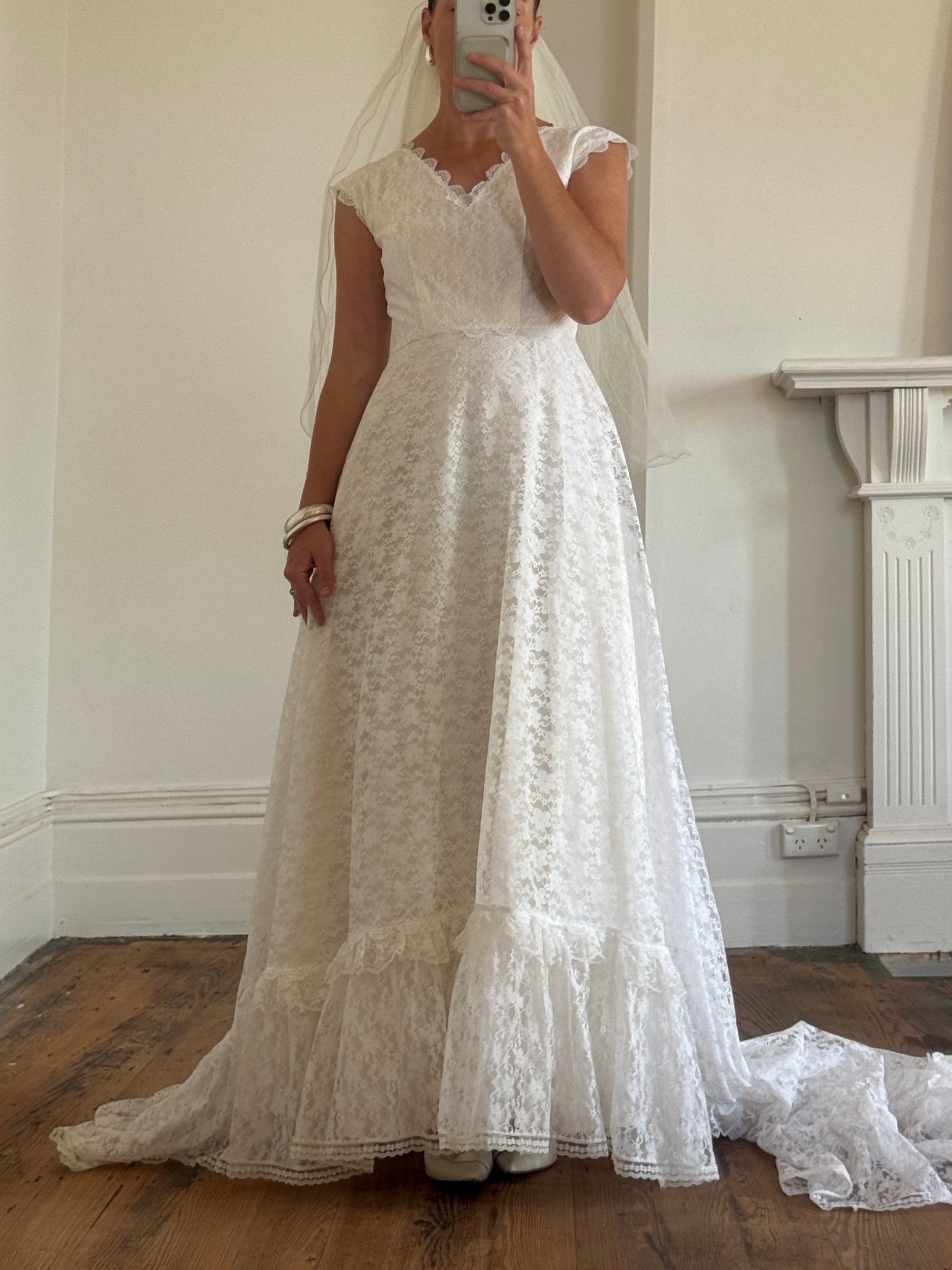 Vintage 60s Sleeveless Lace Wedding Gown With Train