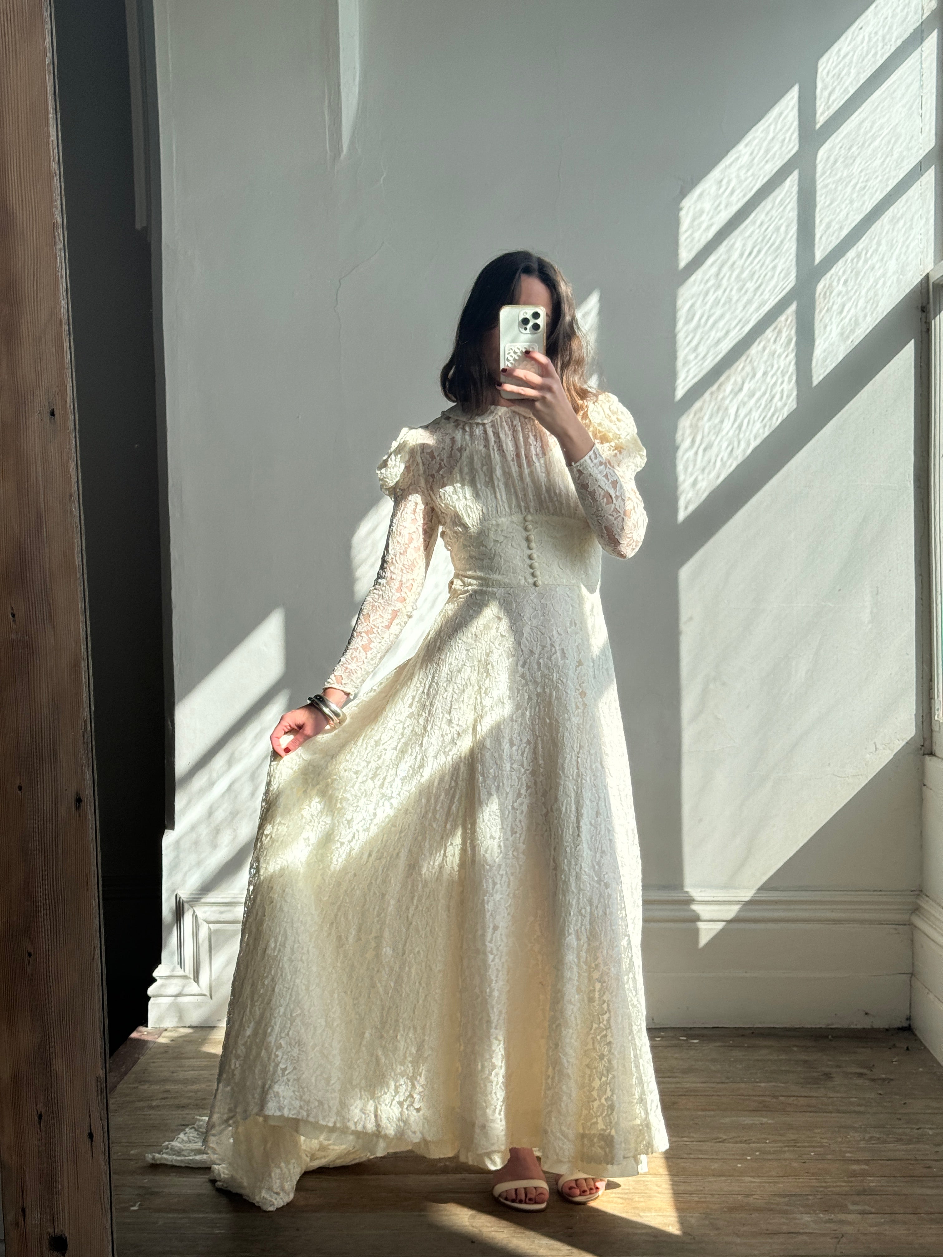 Vintage 40s Collared Lace Wedding Gown With Train