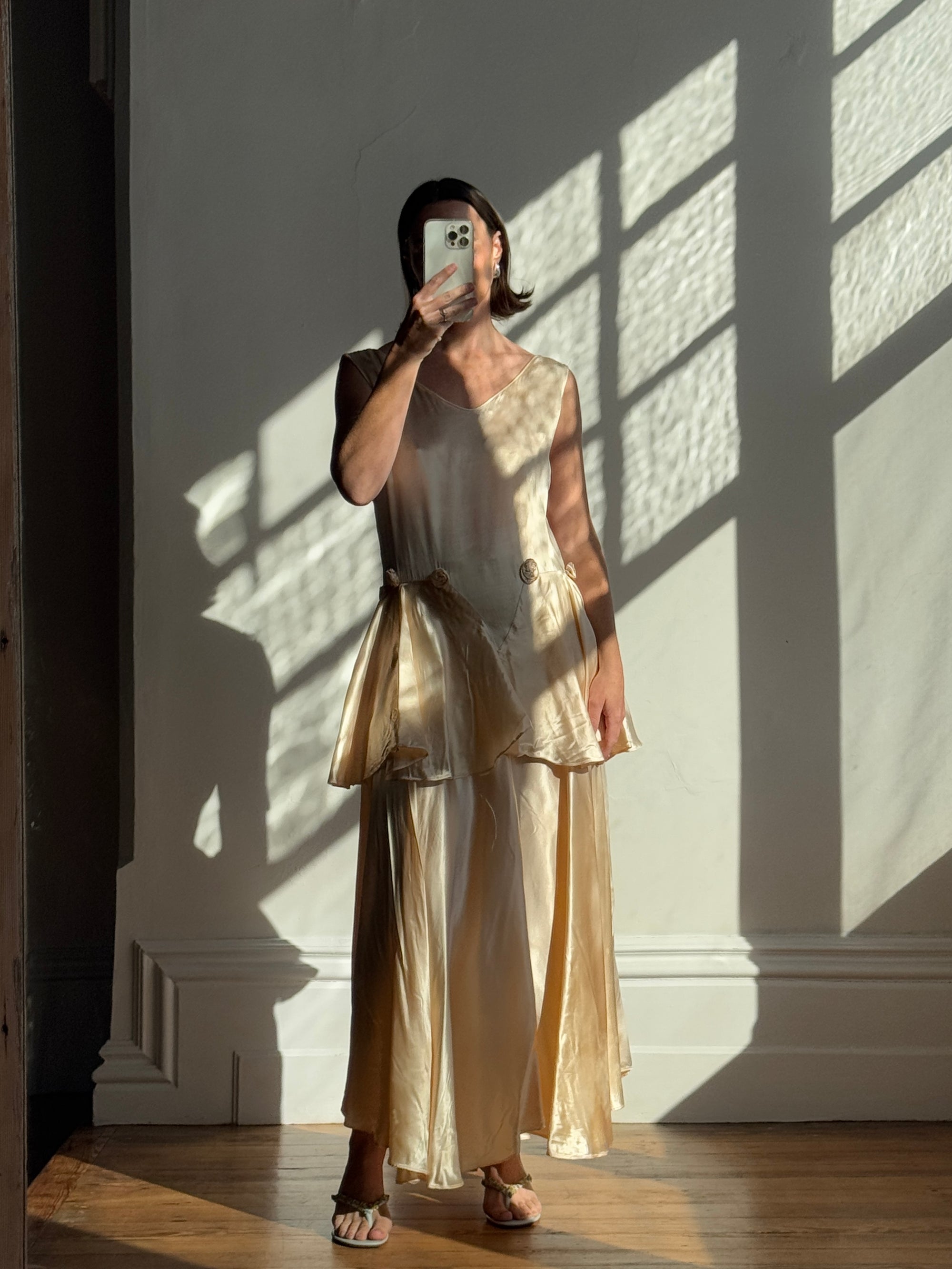 Vintage 20s Flapper Champagne Wedding Dress With Rosettes