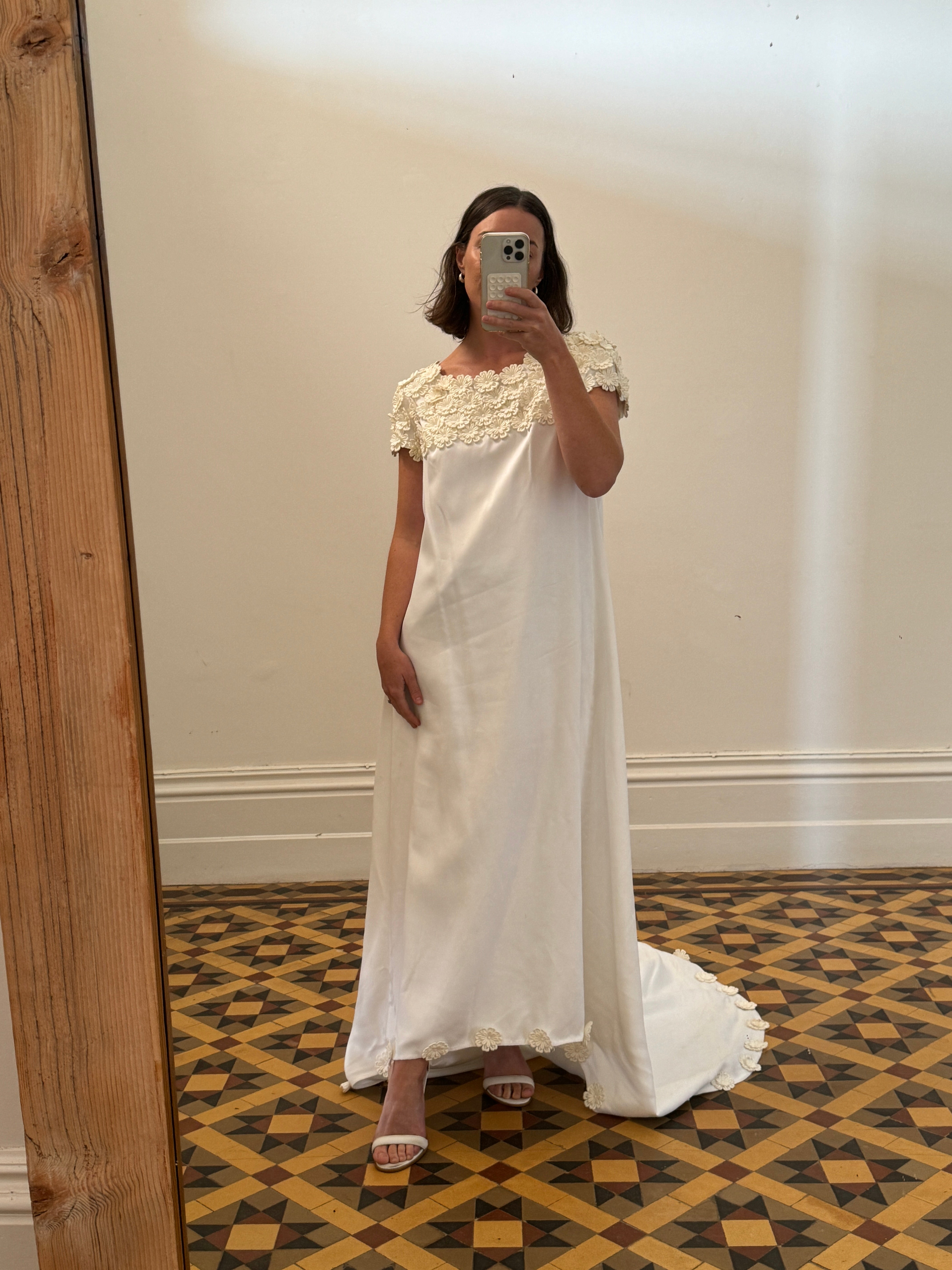 Vintage 60s Daisy Applique Wedding Dress With Train