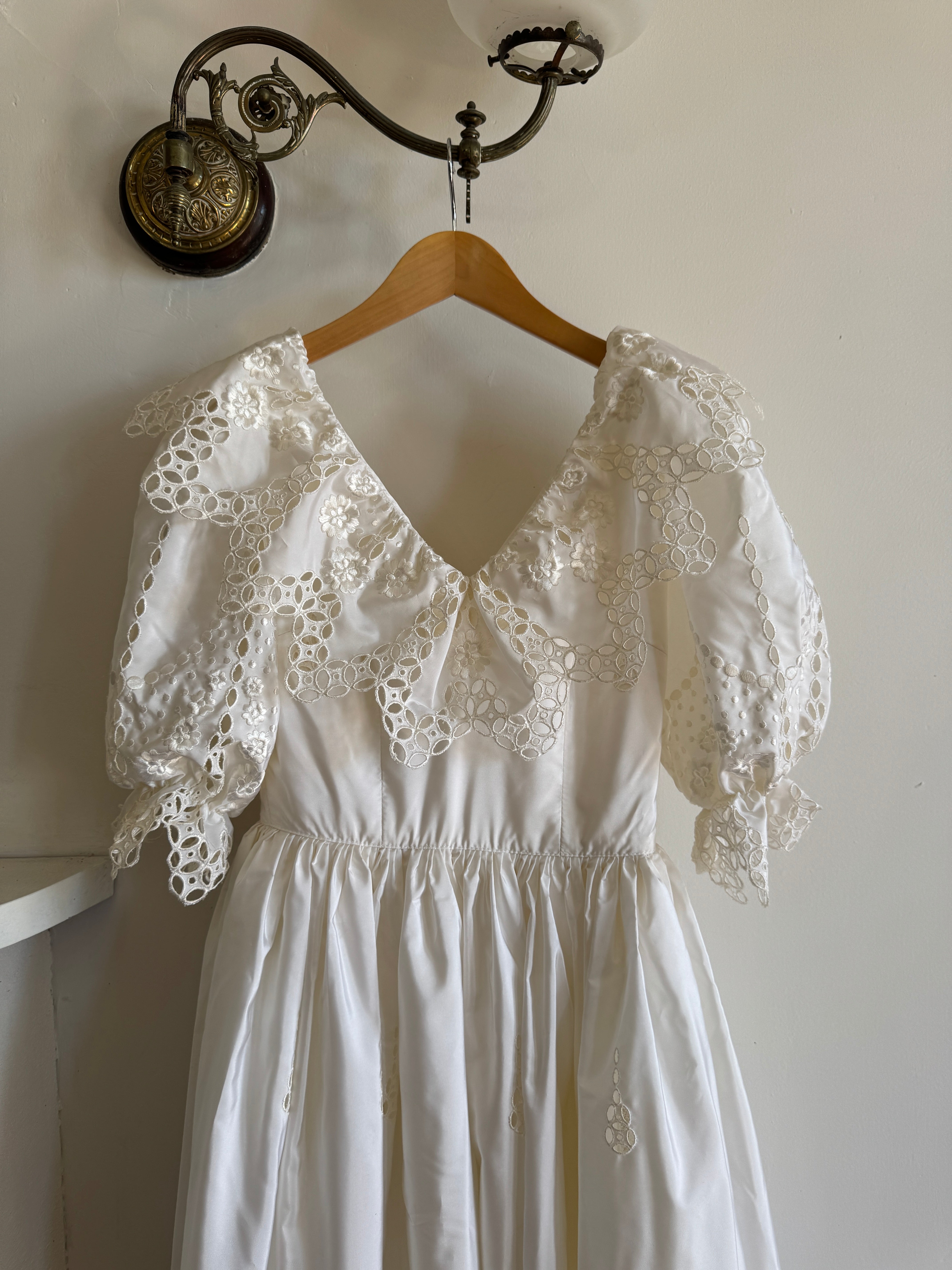 Vintage 70s Broderie Anglaise Frill Wedding Dress Ivory