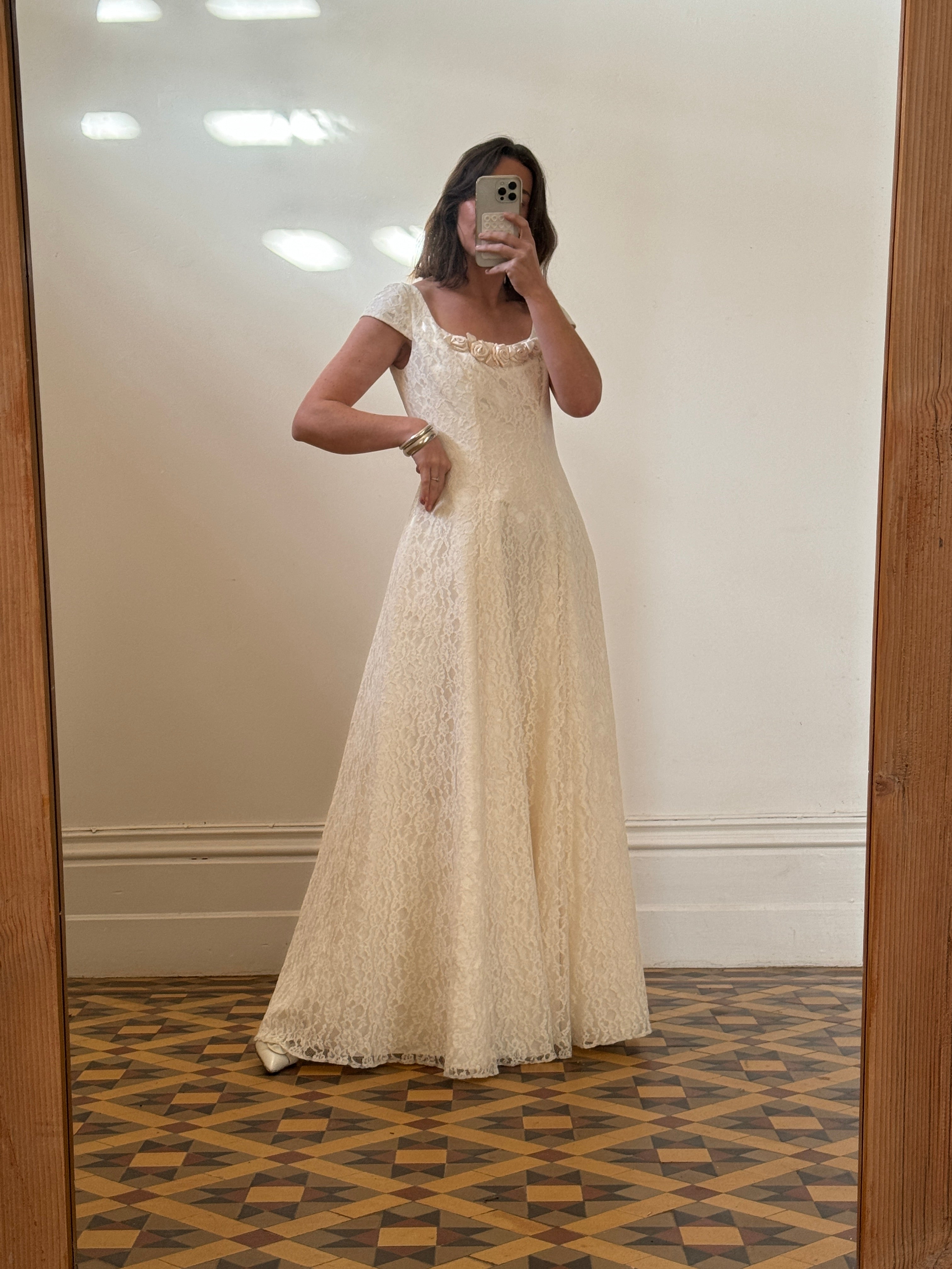 Vintage 90s Classic Cap Sleeve Wedding Dress with Rosettes
