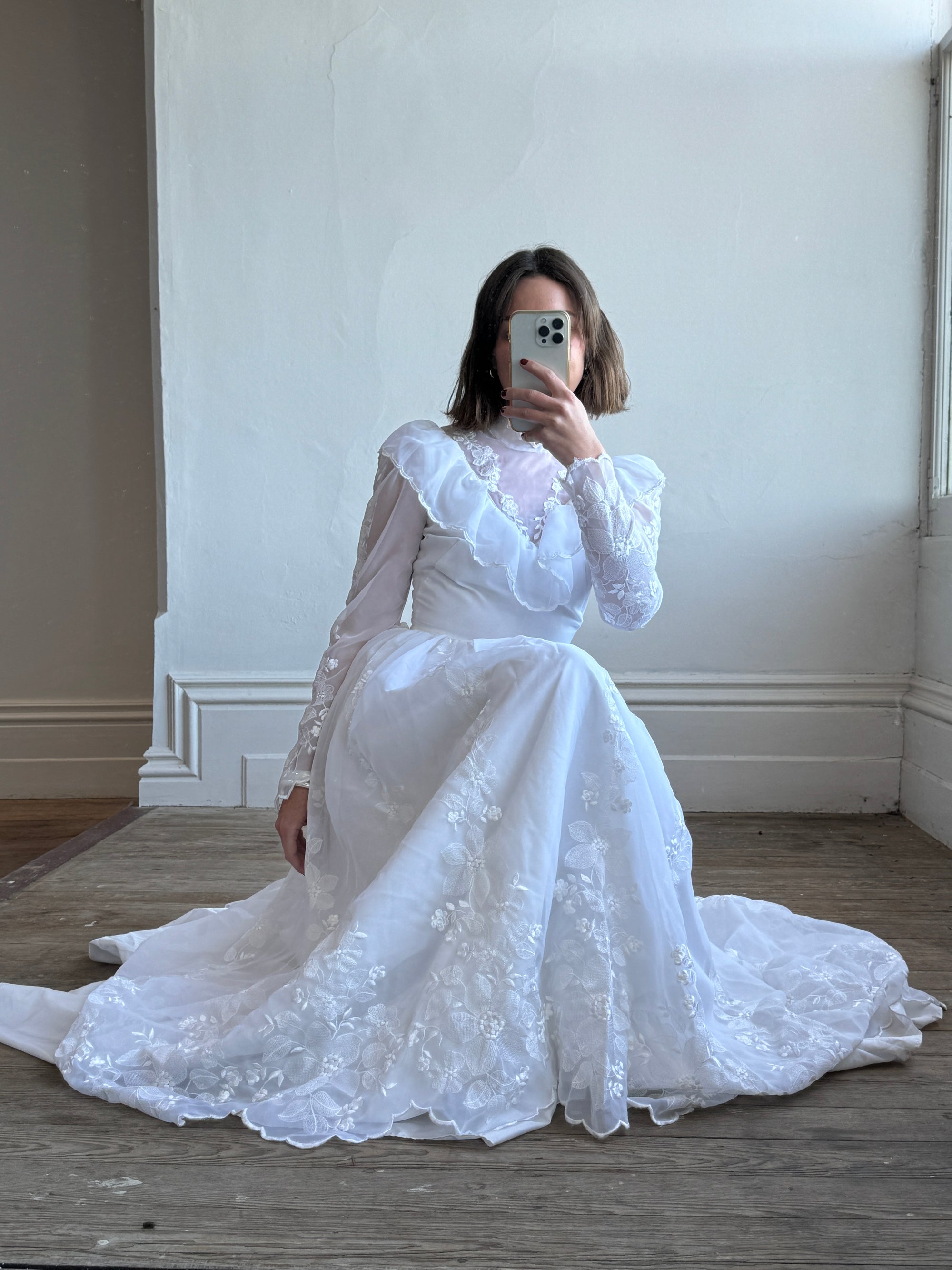 Vintage 80s Prarie Long Sleeved Wedding Dress with Floral Embroidery