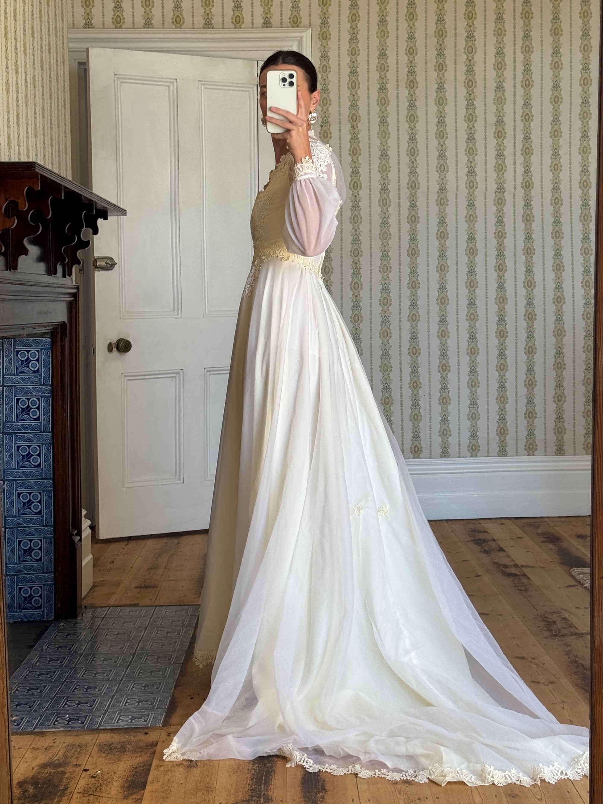 Vintage 70s Lace Poet Sleeve Wedding Dress Ivory