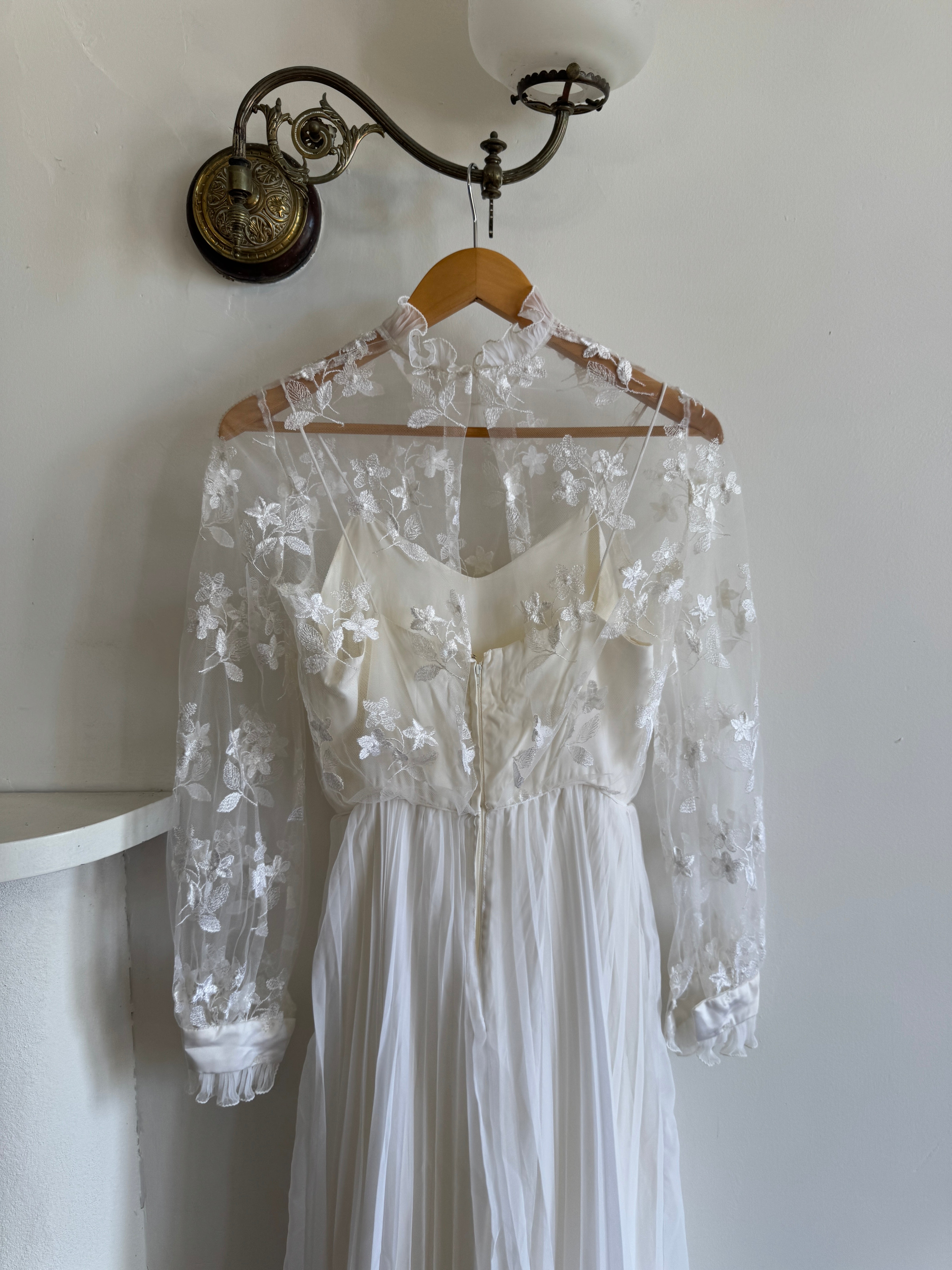 Vintage 60s Floral Lace Pleated Wedding Dress With Train