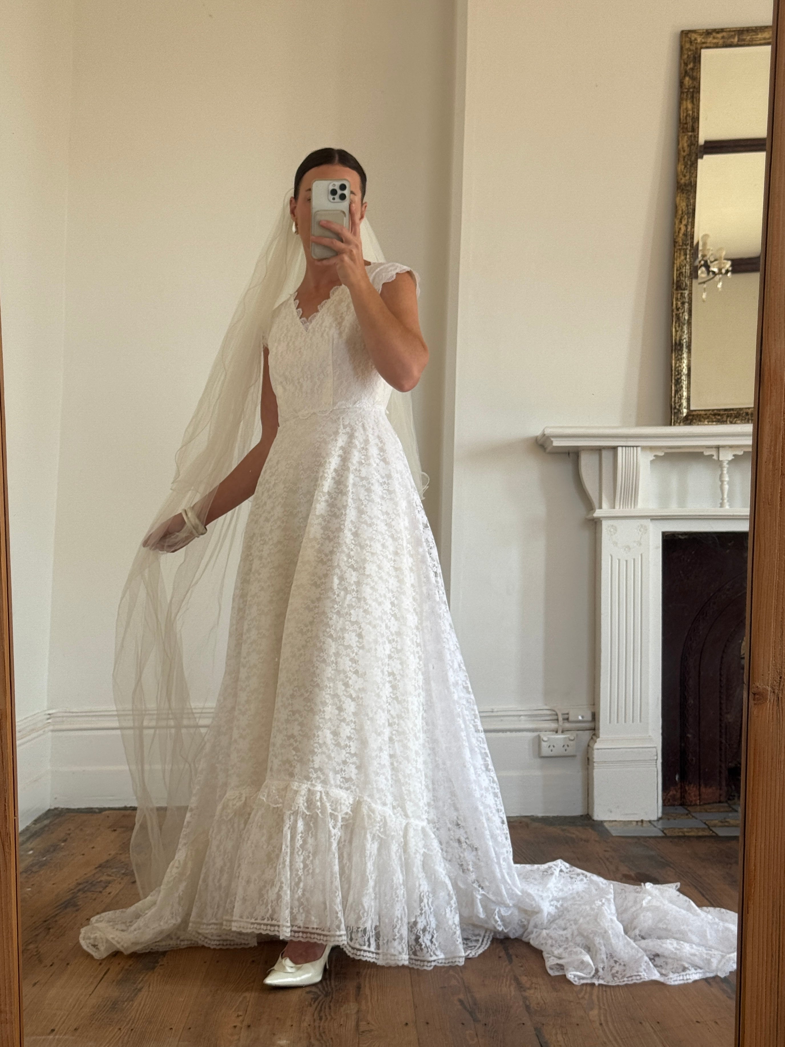 Vintage 60s Sleeveless Lace Wedding Gown With Train
