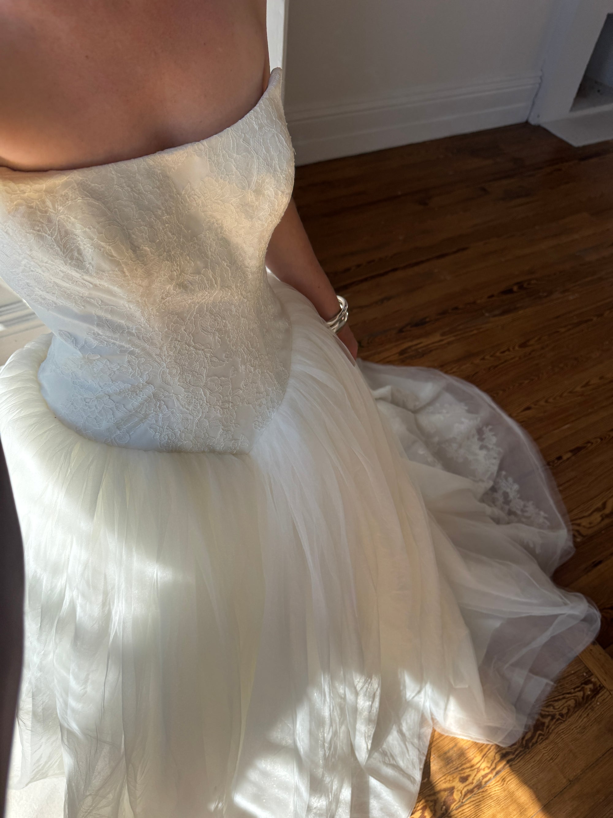 Vintage Y2K Vera Wang Princess Tulle Strapless Wedding Gown