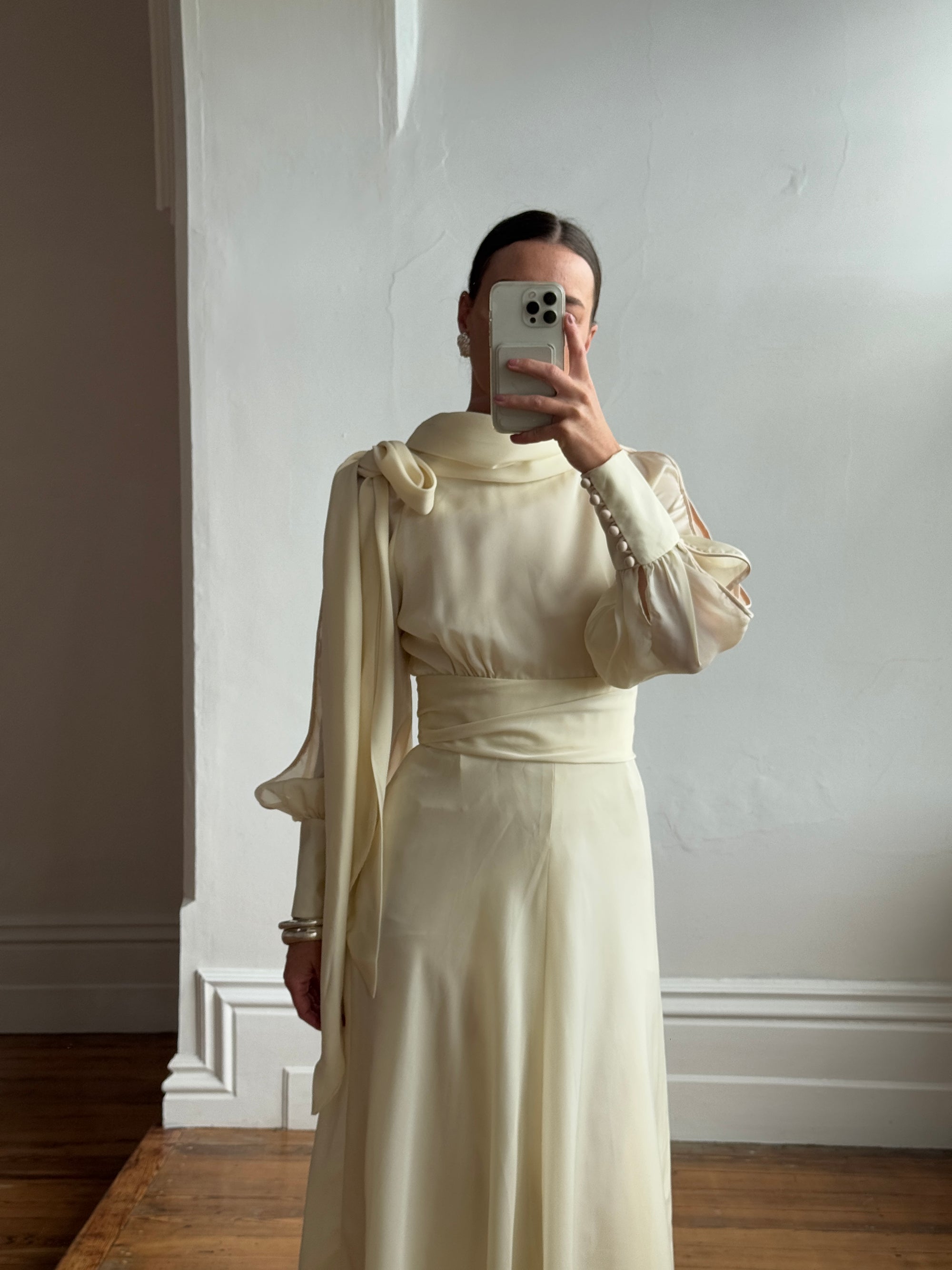 Vintage 60s Boat Neck Pussybow Wedding Dress