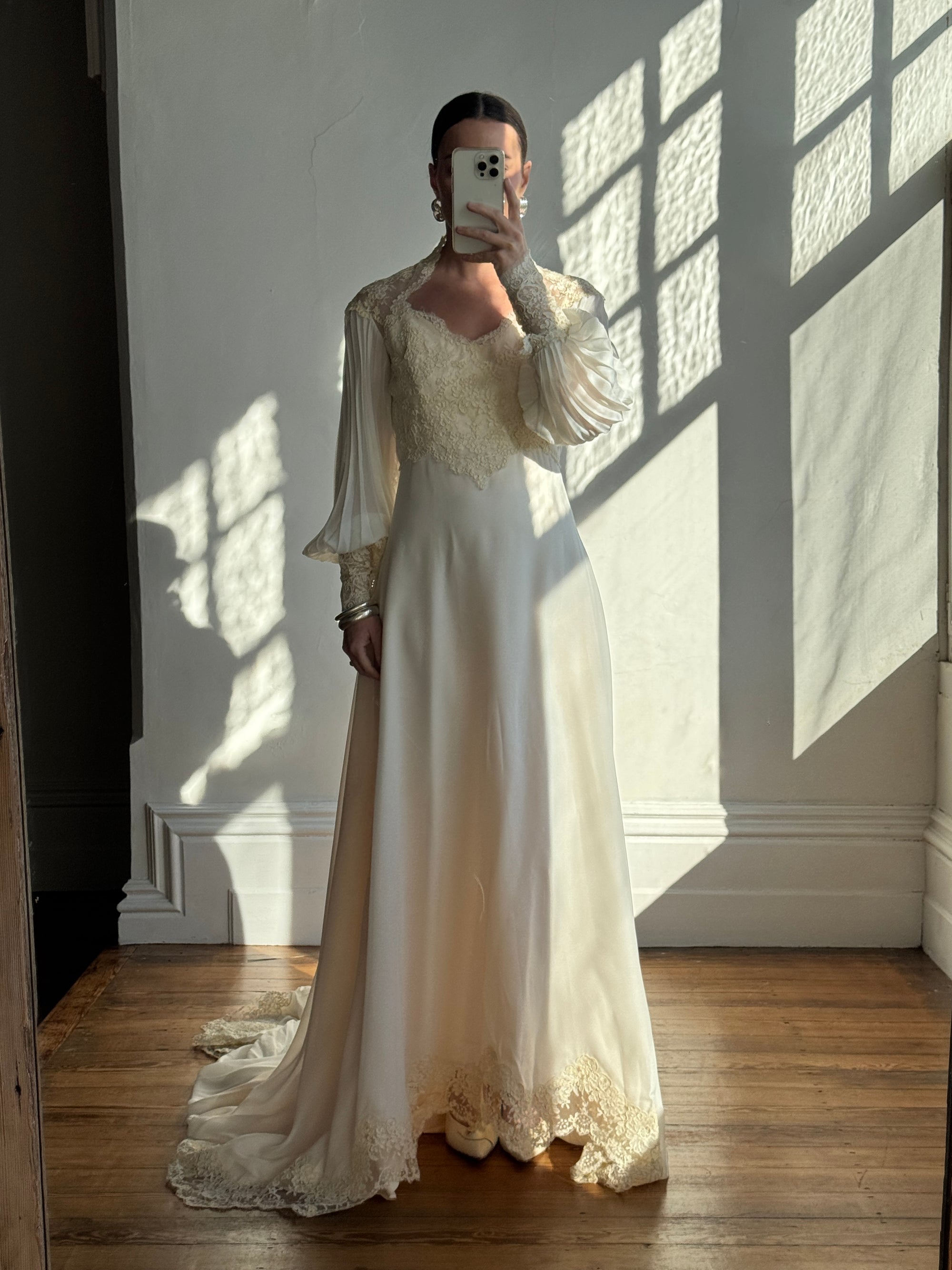 Vintage 70s Pleated Sleeve Lace Wedding Gown With Train Creme