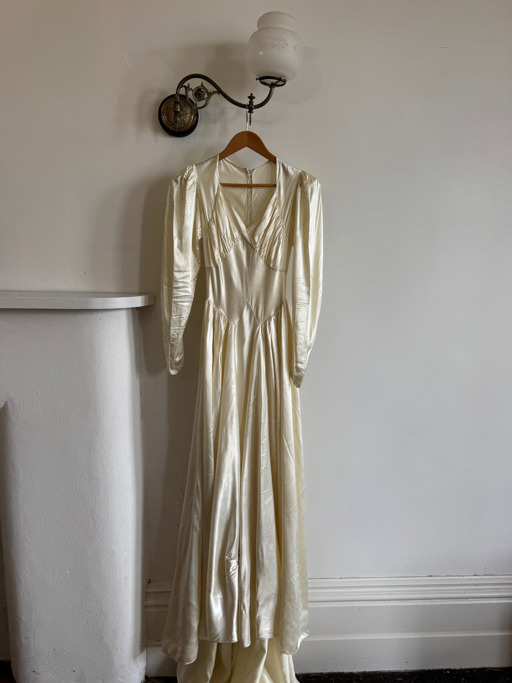 Vintage 40s Satin Minimalist Wedding Gown Creme