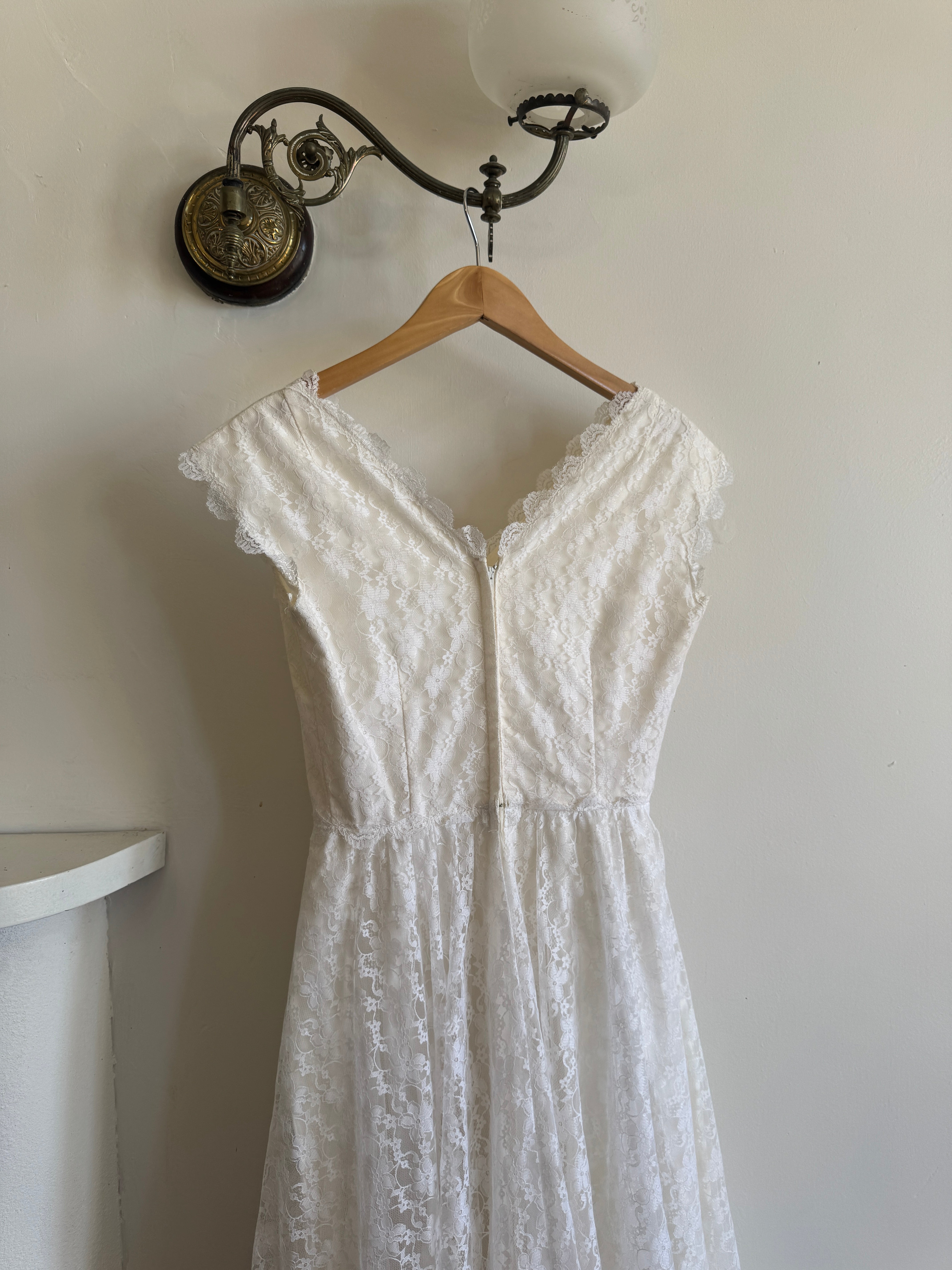Vintage 60s Sleeveless Lace Wedding Gown With Train