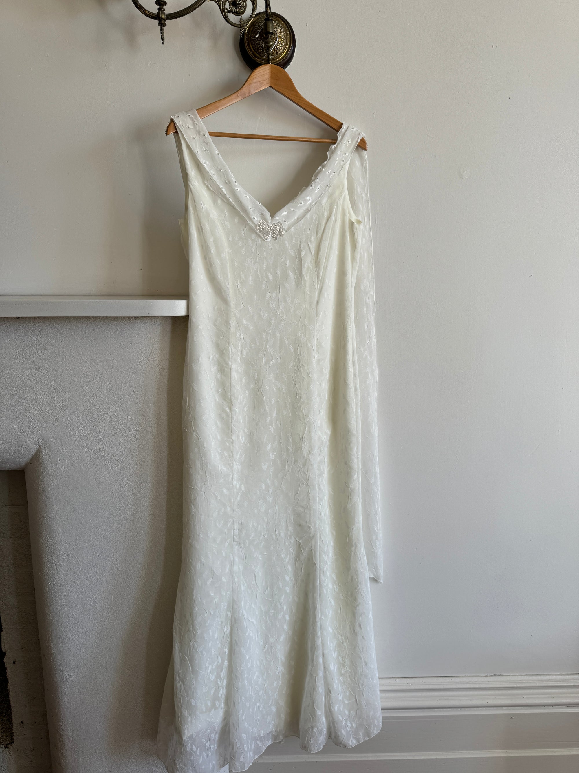 Vintage V Neck Sheer Vine Wedding Dress