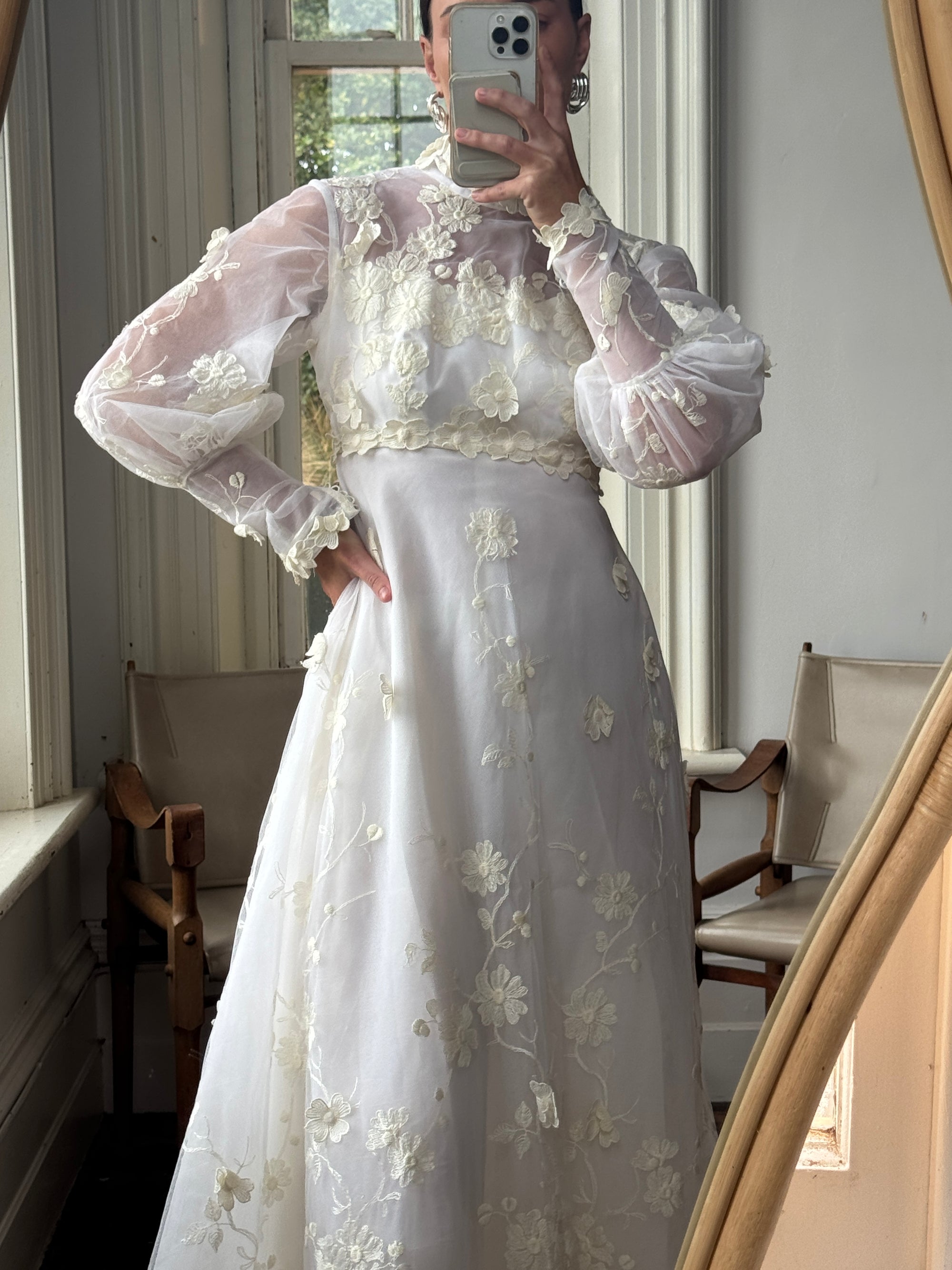 Vintage 60s 3D Creme Floral Applique Wedding Dress