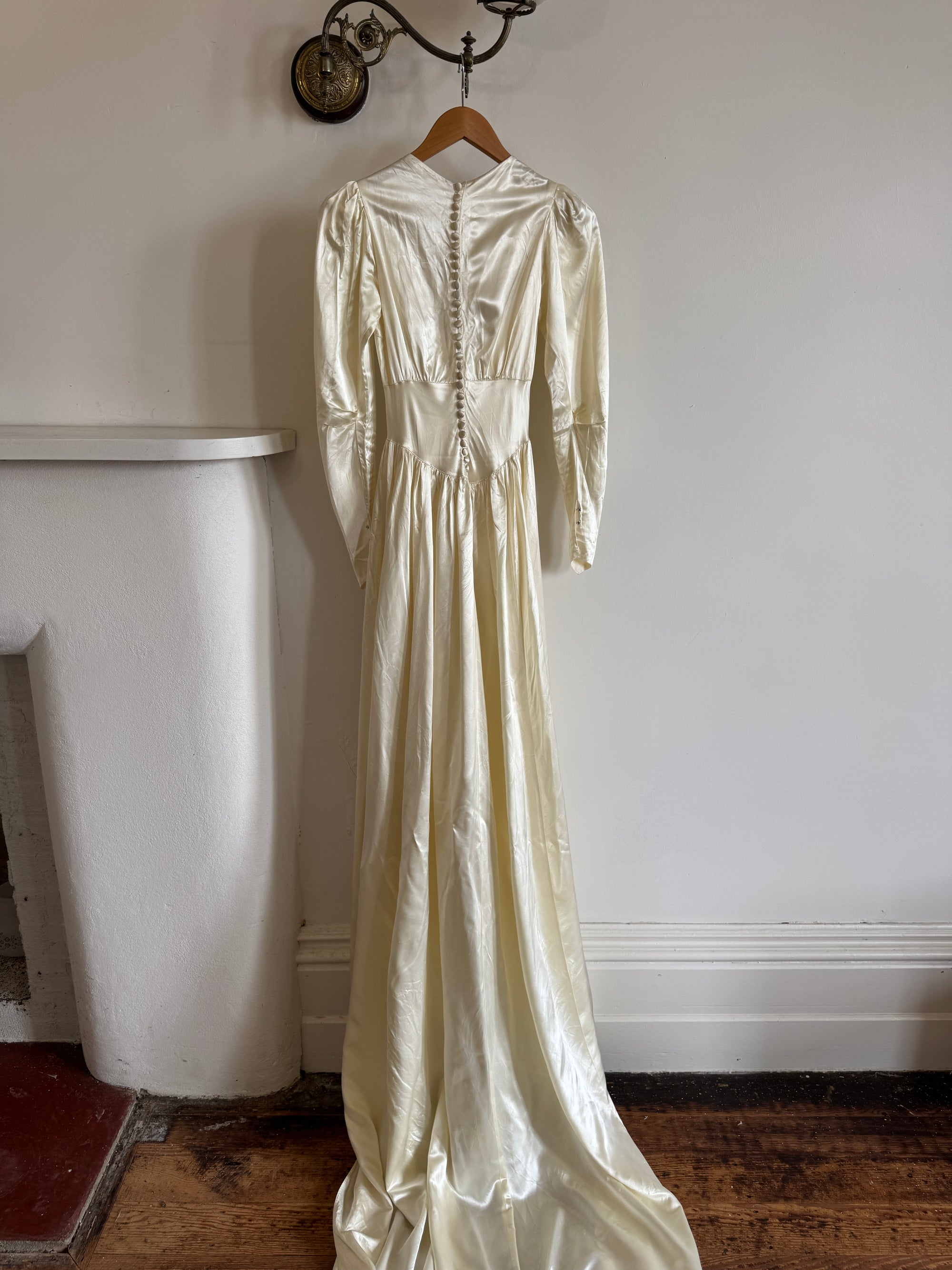 Vintage 40s Satin Minimalist Wedding Gown Creme